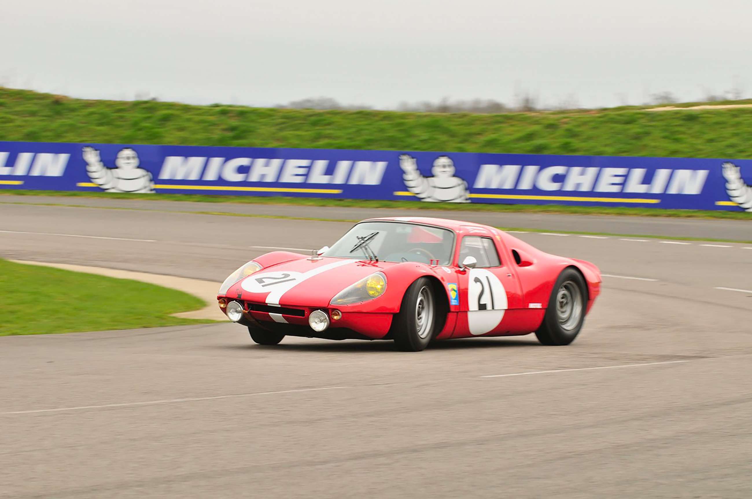 andrew-frankel-porsche-904-drift-goodwood-08022019.jpg