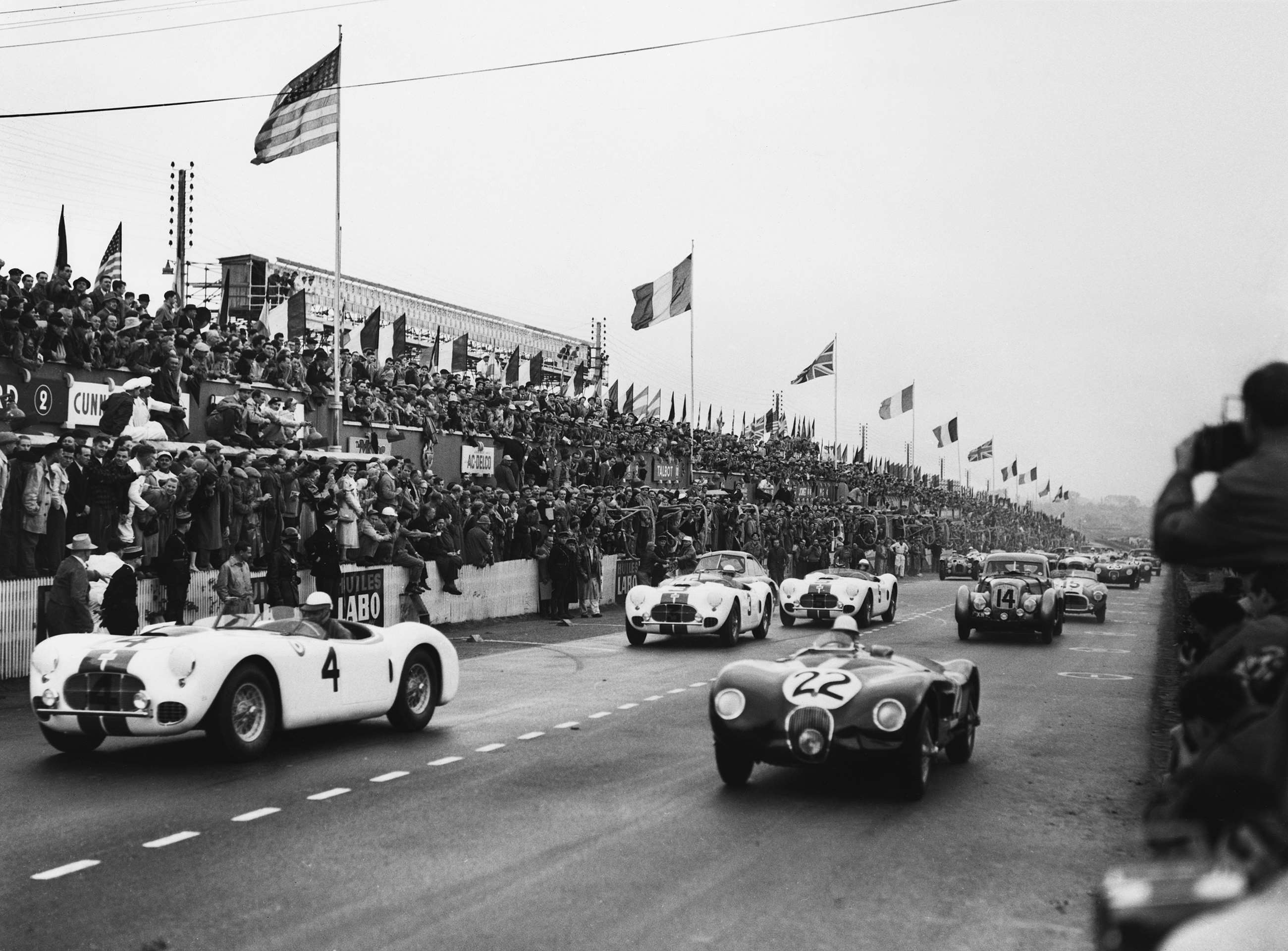 le-mans-1951-sir-stirling-moss-jack-fairman-jaguar-xk-120c-lat-motorsport-images-goodwood-07062019.jpg