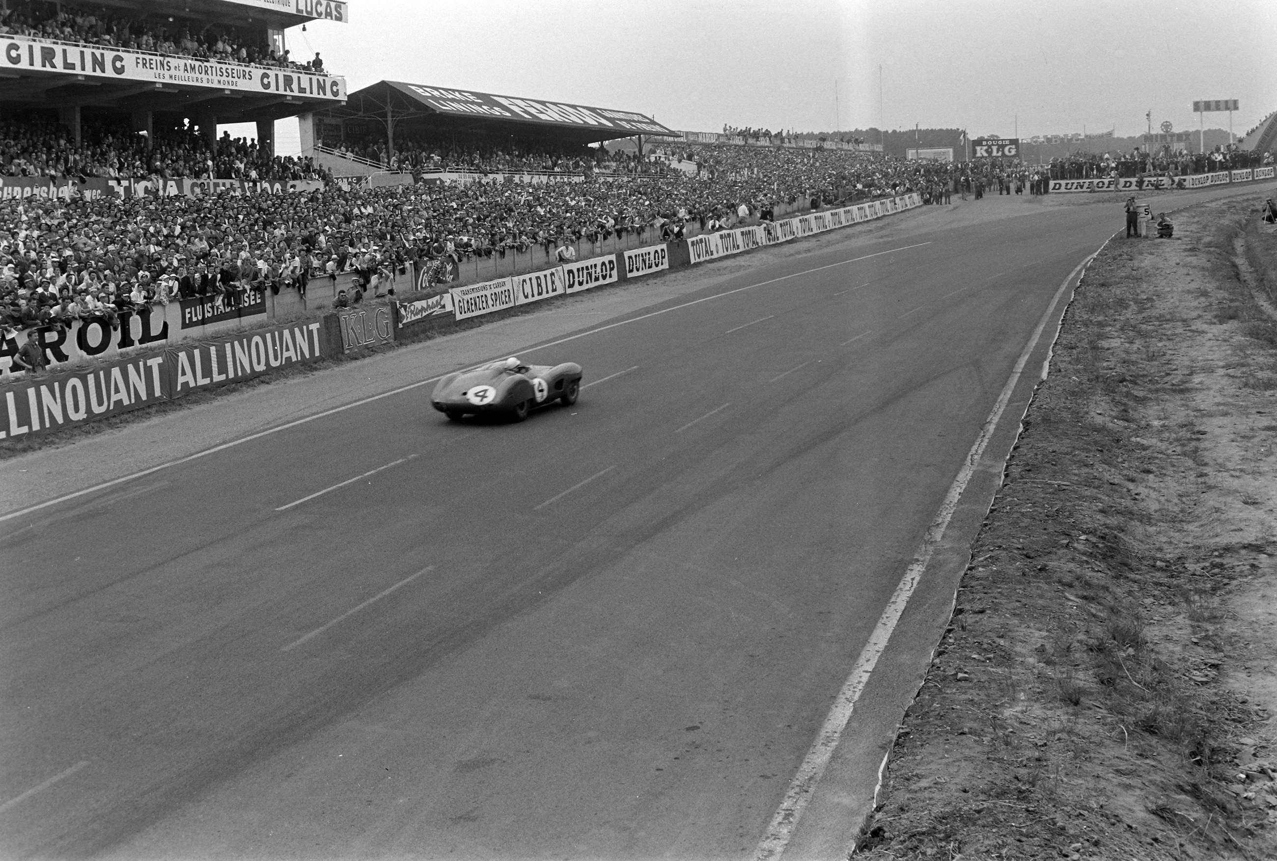 le-mans-1959-sir-stirling-moss-jack-fairman-aston-martin-dbr1-motorsport-images-goodwood-07062019.jpg