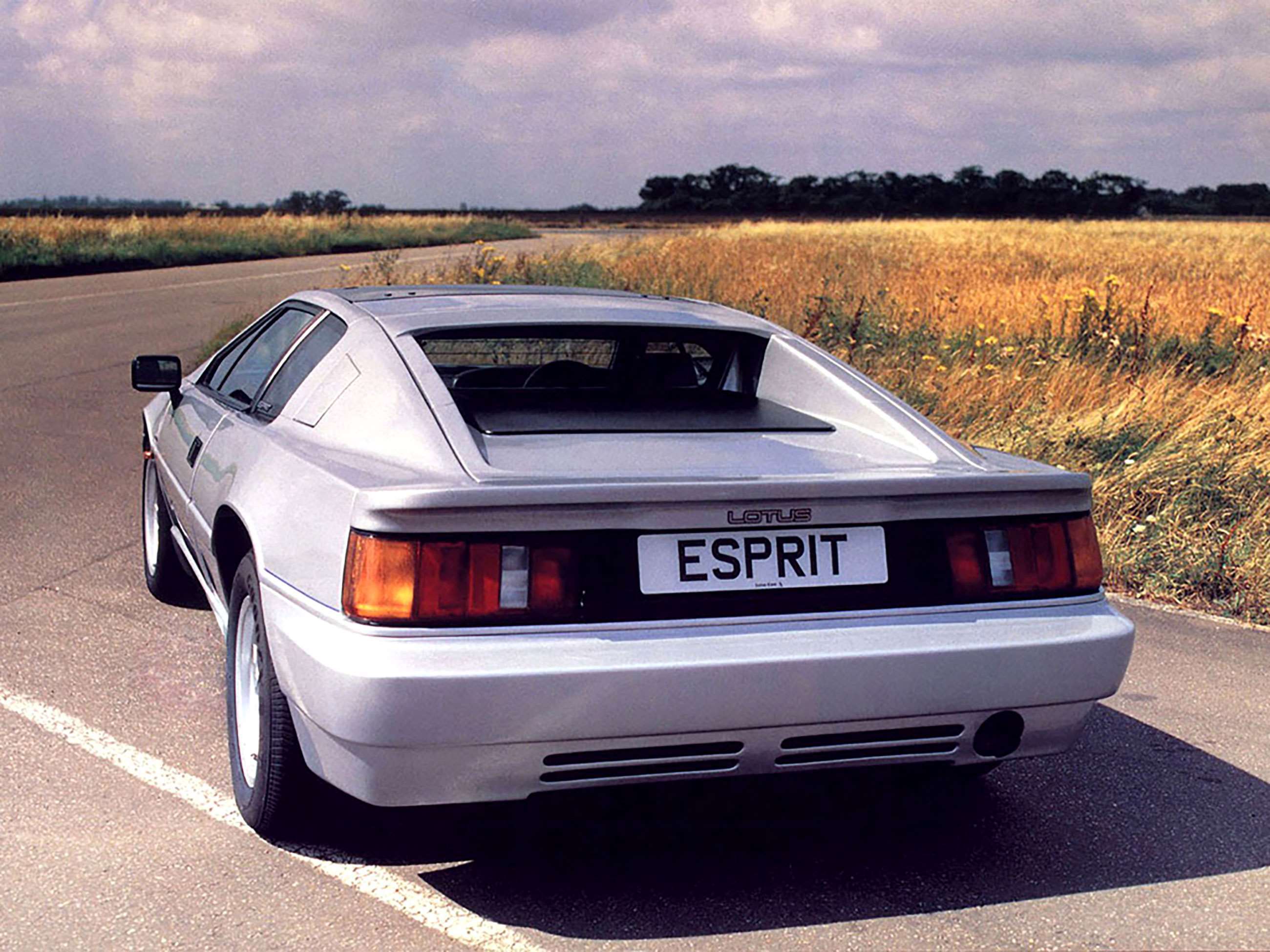 lotus-esprit-1987-andrew-frankel-goodwood-01052020.jpg