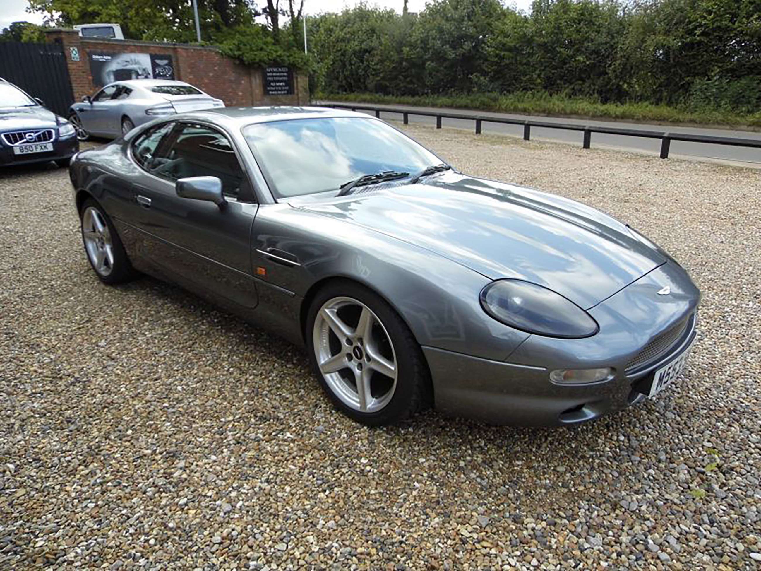 aston_martin_db7_23101701.jpg