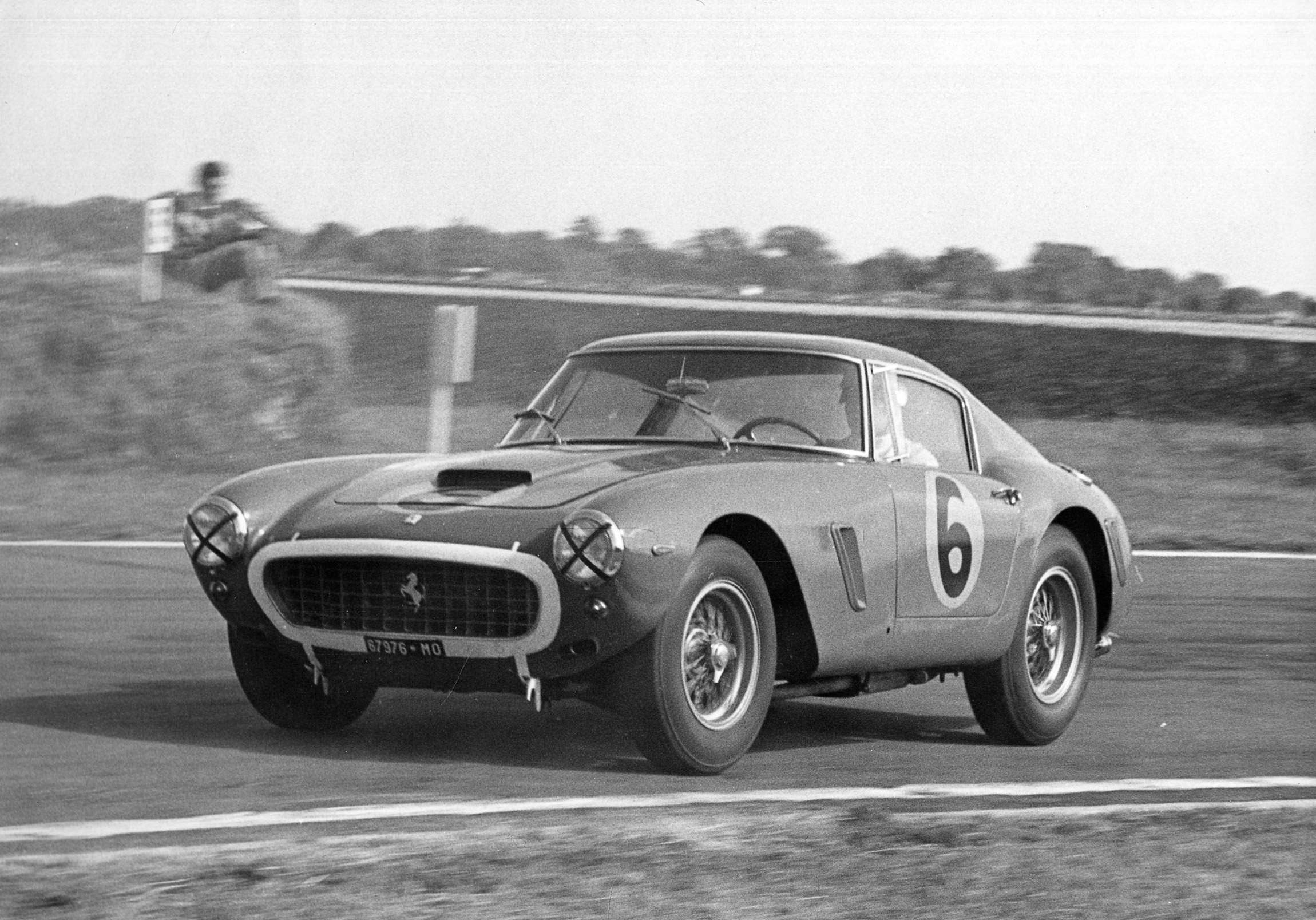 gpl-1961-goodwood-tt-michael-parkes-ferrari-250gt-swb-at-st-marys-drifting.jpeg06091601.jpg