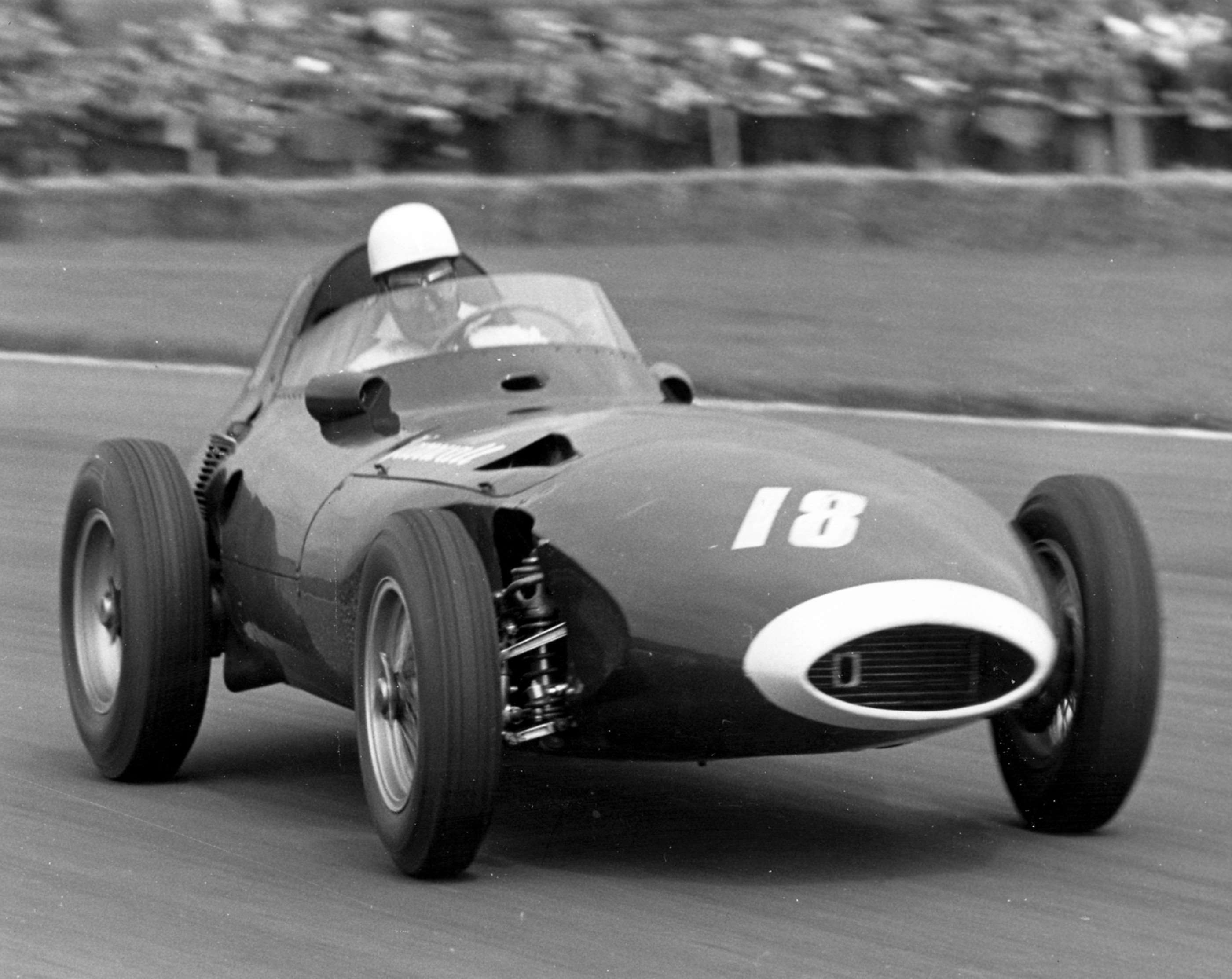 57_aintree_vanwall_06.jpg