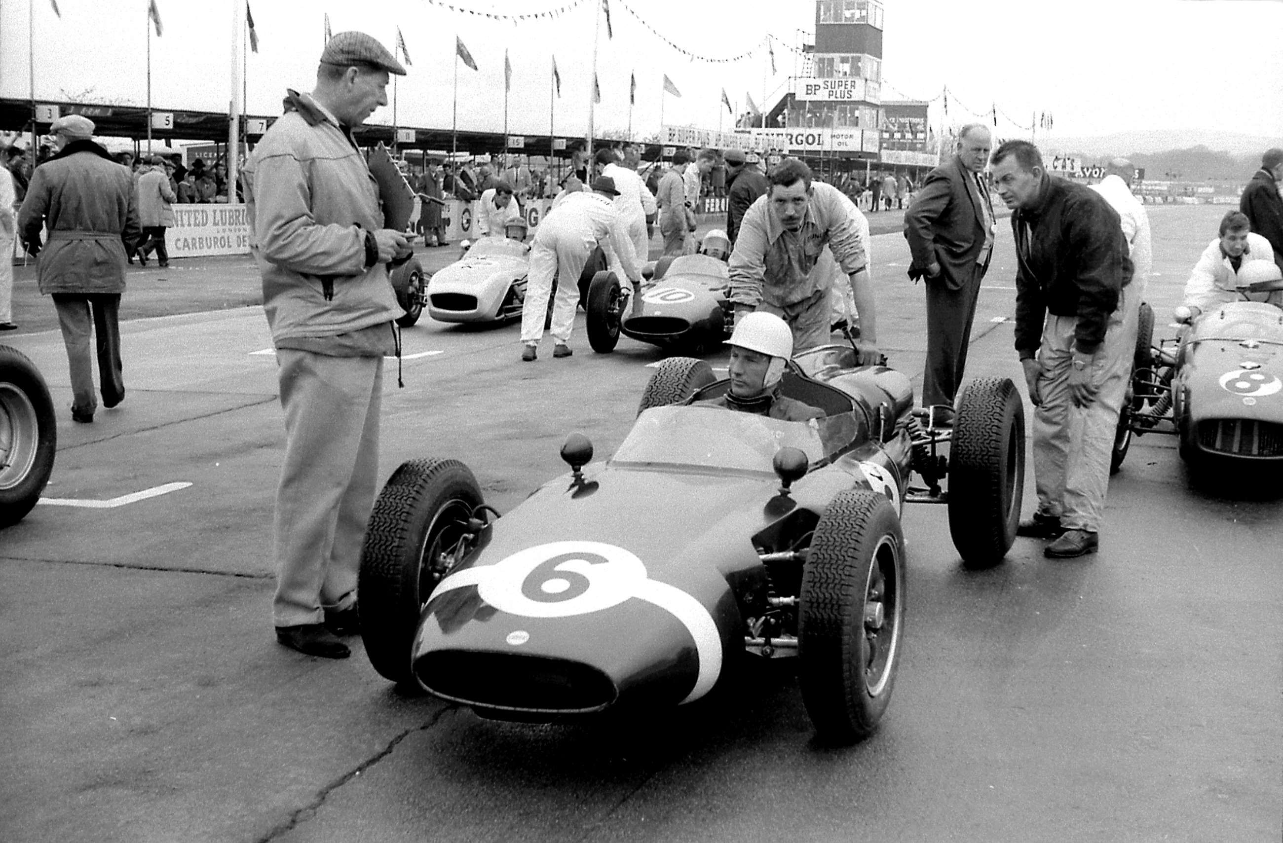  The most significant and most influential private owner in Formula 1 history, Rob Walker (in cap, left) with his Cooper-Climax T53P driven by Moss, Goodwood Easter Monday, 1961.