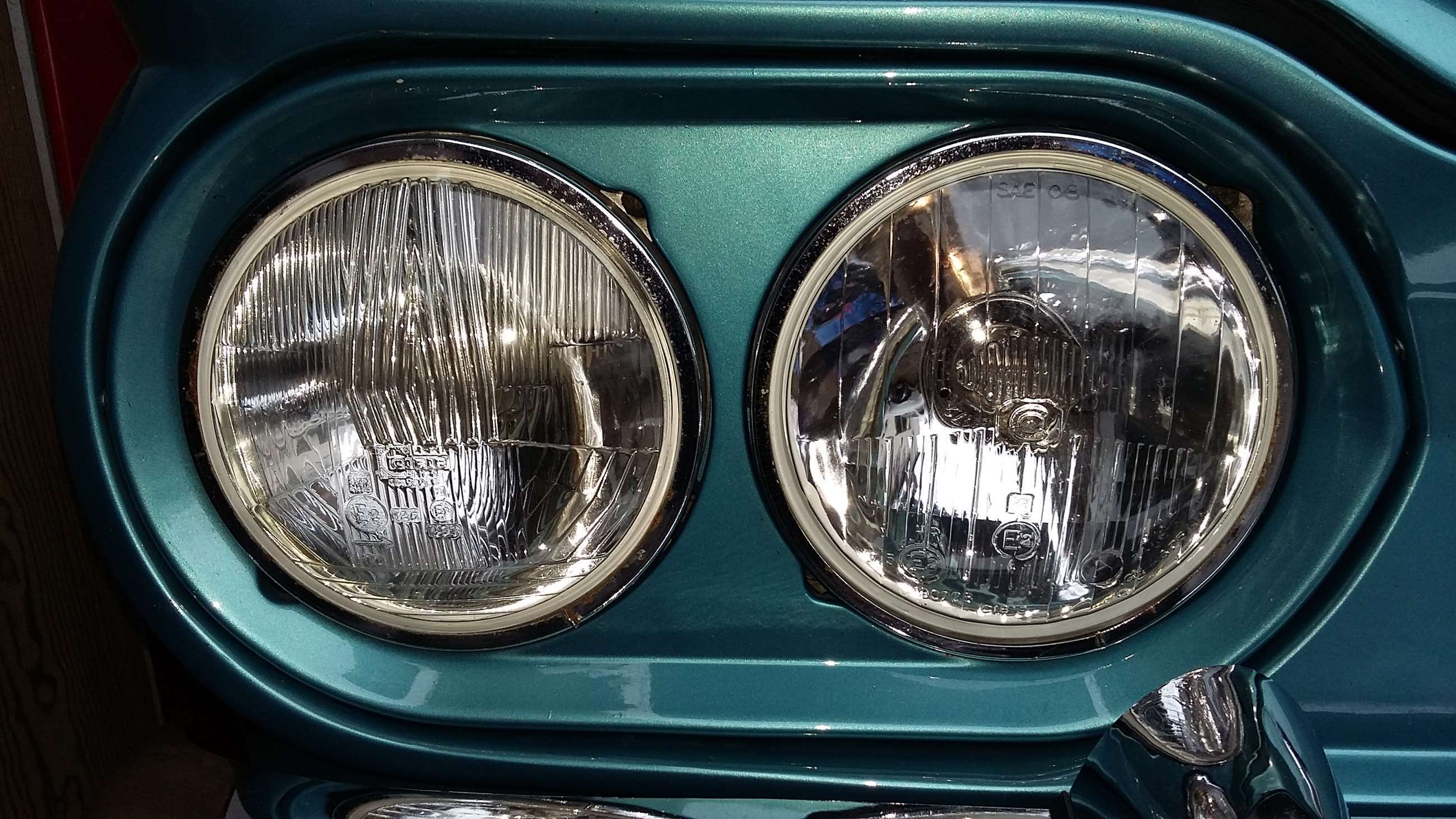 headlights_16041801.jpg