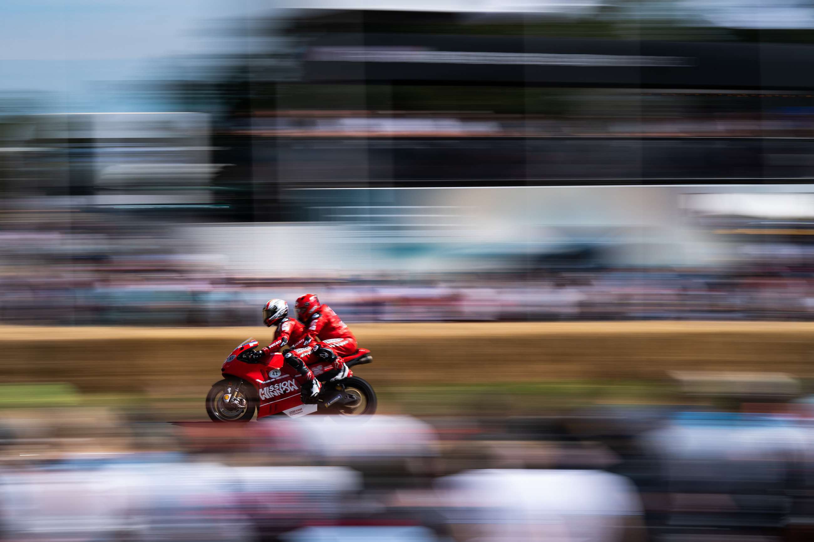 fos-2019-ducati-desmosedici-franco-battaini-laura-thomson-nick-dungan-goodwood-07082019.jpg