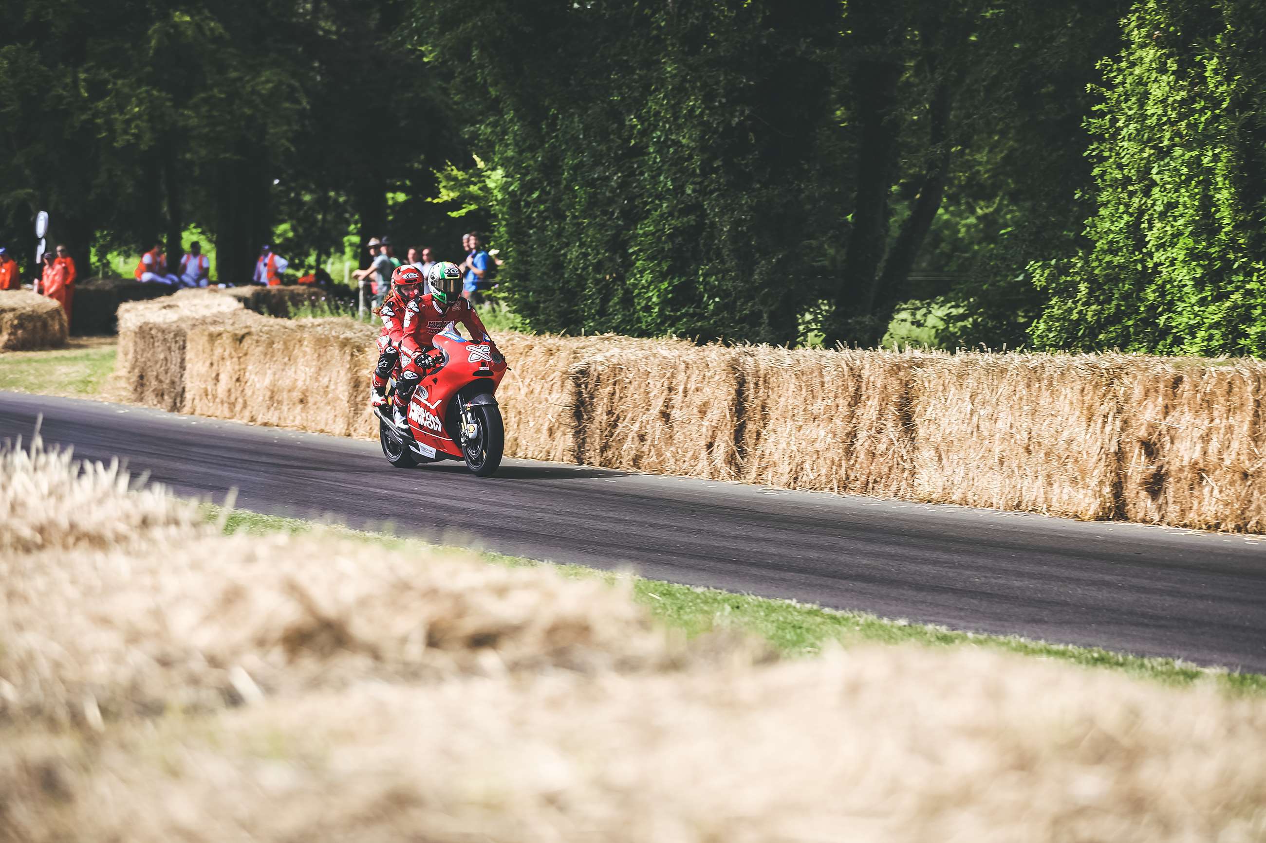 fos-2019-ducati-desmosedici-laura-thomson-joe-harding-goodwood-07082019.jpg