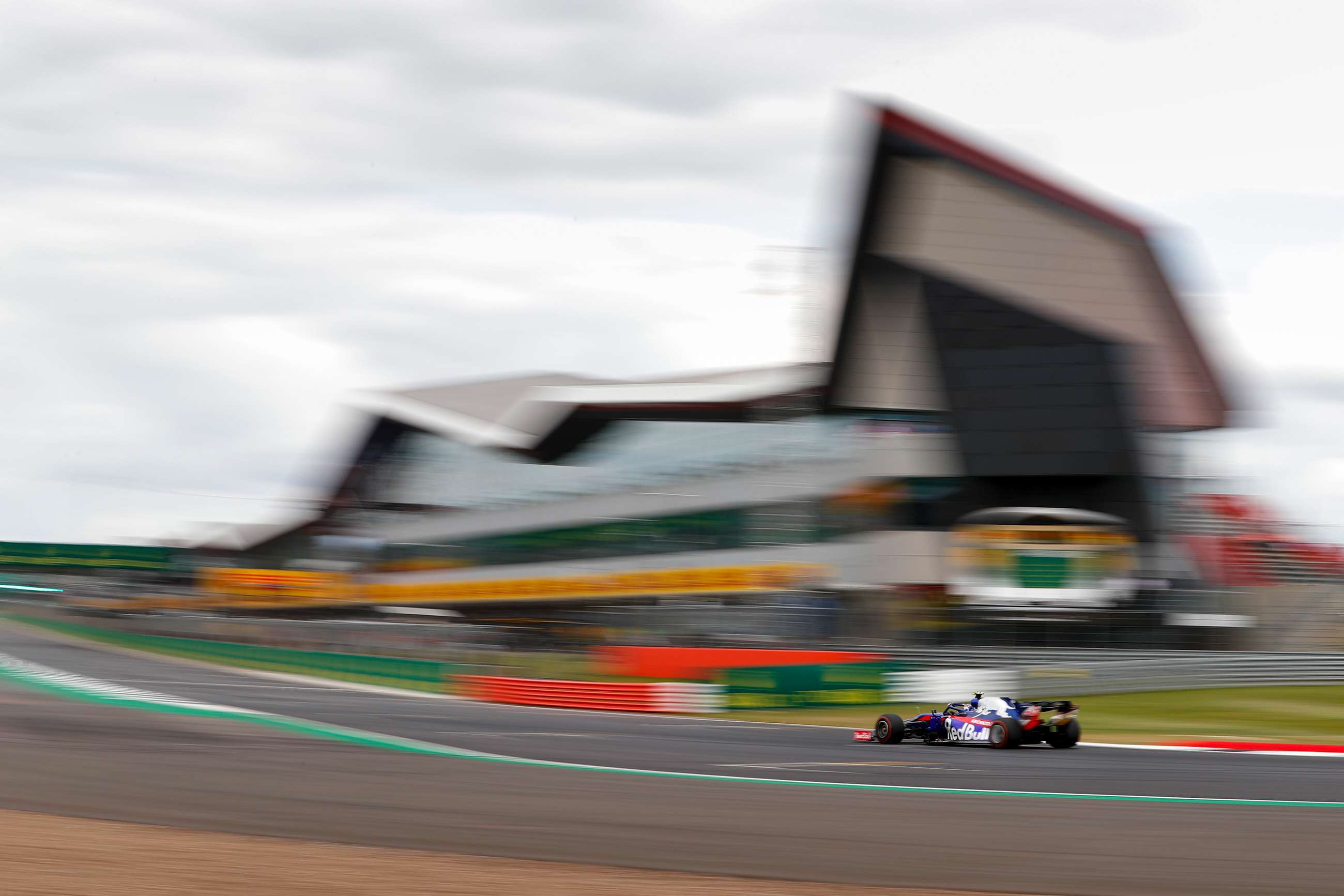 f1-2019-silverstone-alex-albon-toro-rosso-str14-zak-mauger-motorsport-images-goodwood-15072019.jpg