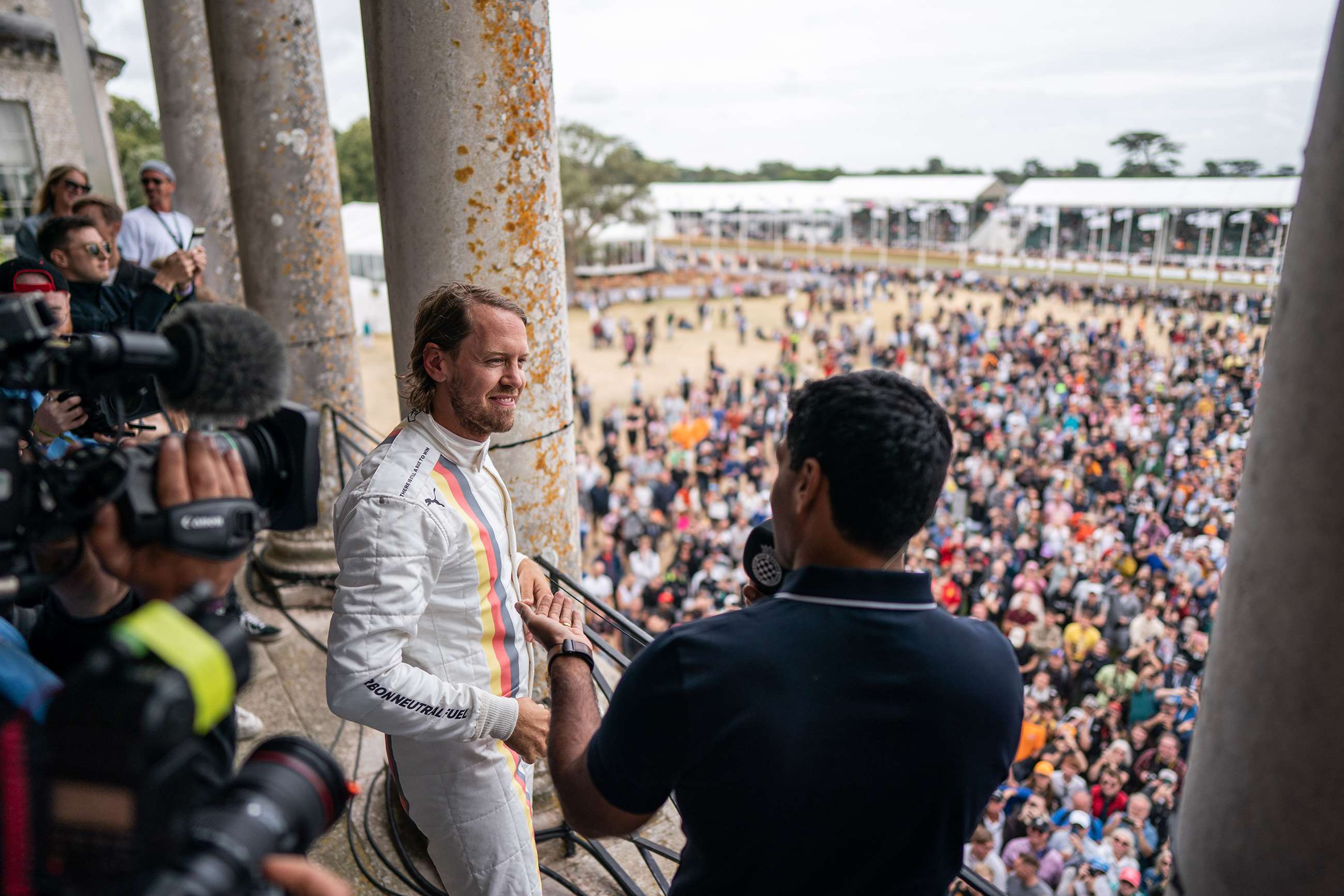 sebastian-vettel-balcony-moment-festival-of-speed-2023-02.jpg