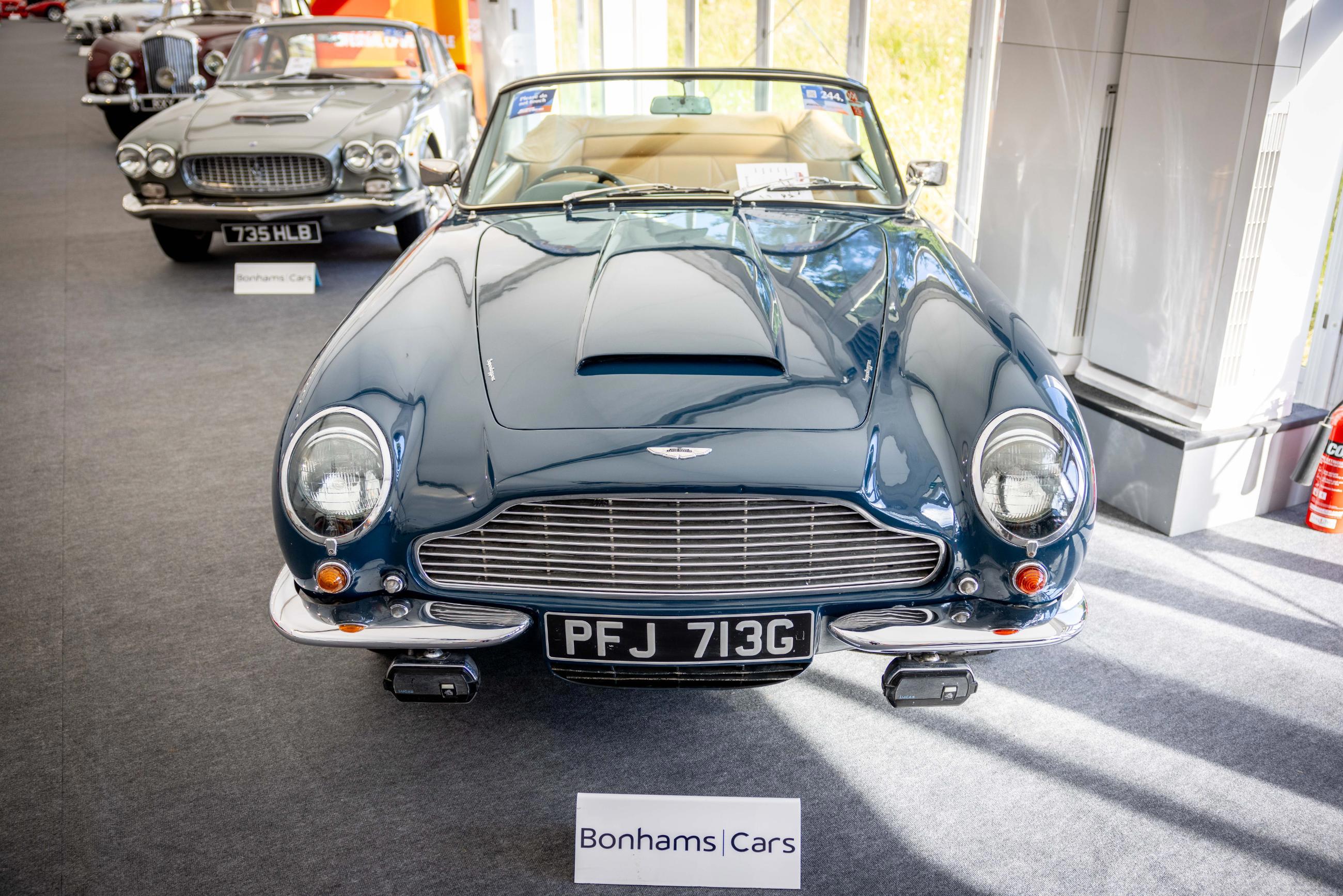 5a Aston Martin DB6 Volante.jpg