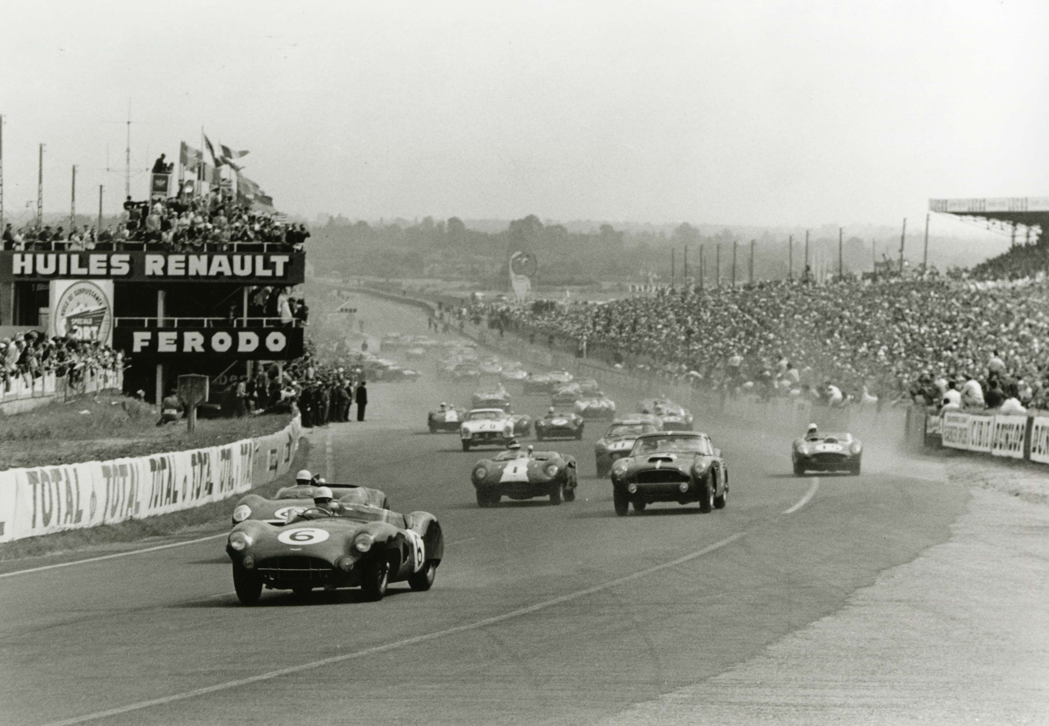 aston-martin-1959-le-mans-victory-dbr1-roy-salvadori-carroll-shelby-goodwood-09062019.jpg