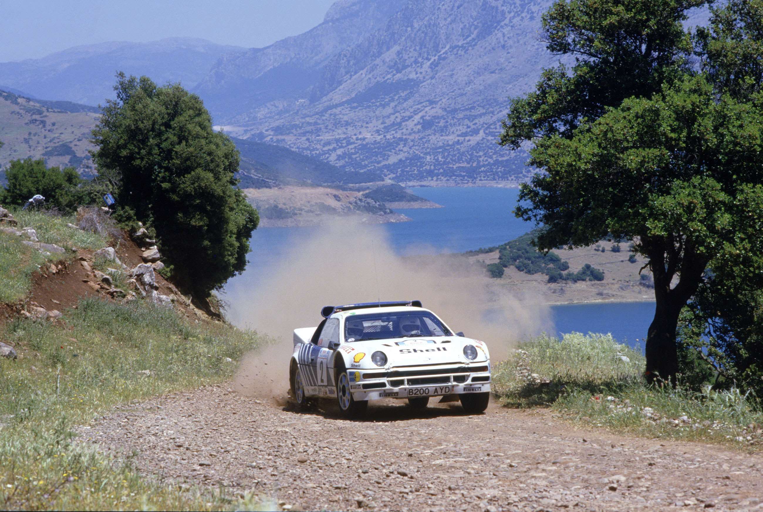 78mm-rally-cars-ford-rs200-blomqvist-berglund-wrc-greece-1986-lat-mi-goodwood-16102021.jpg