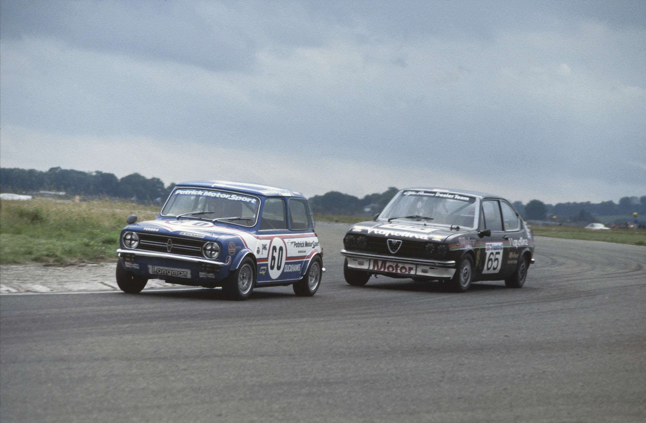 1-alfa-romeo-alfasud-rex-greenslade-mini-1275gt-richard-longman-thruxton-1978-lat-mi-goodwood-12102021.jpg