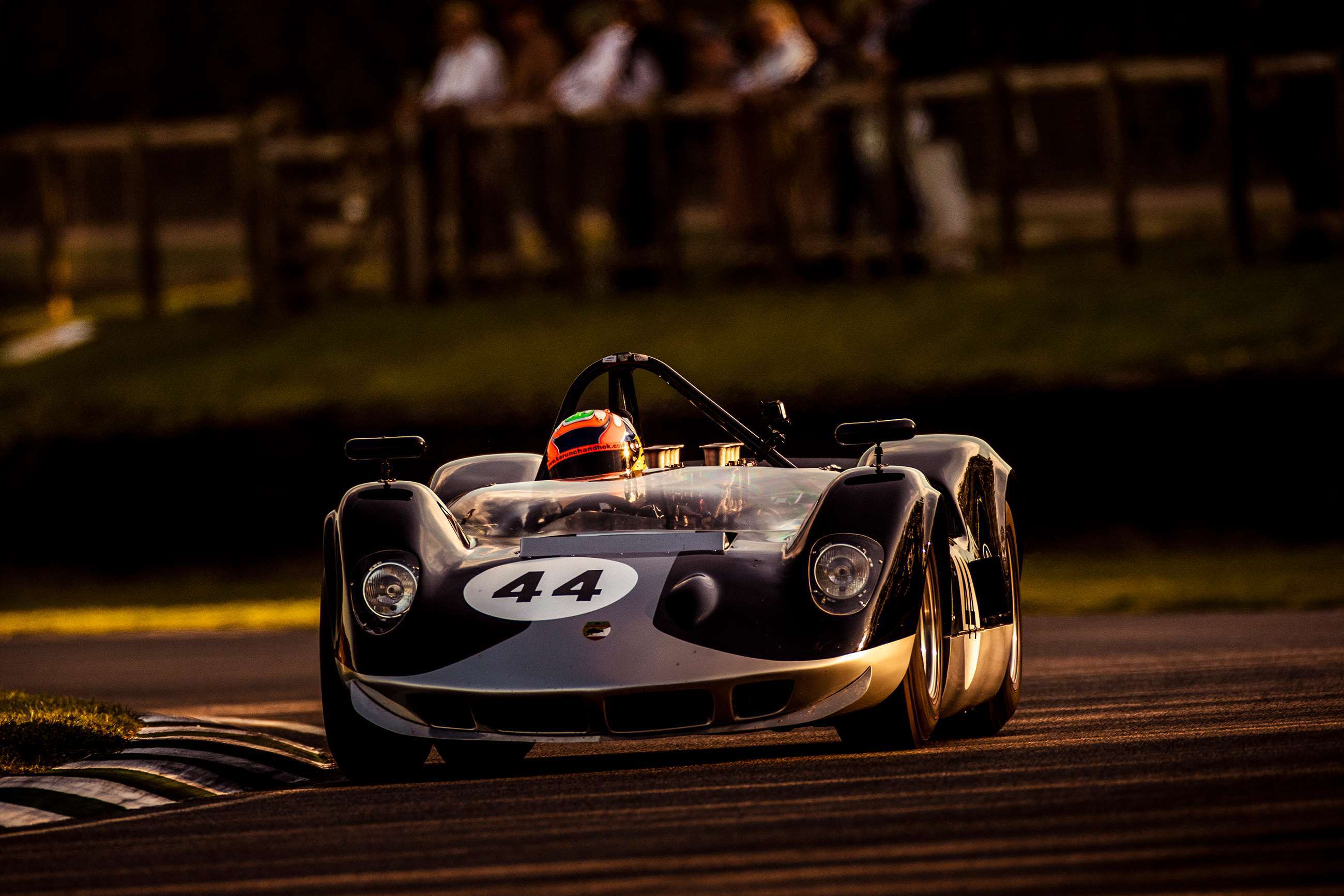 revival-2019-race-report-15-whitsun-trophy-karun-chandhok-mclaren-can-am-drew-gibson-goodwood-17092019.jpg