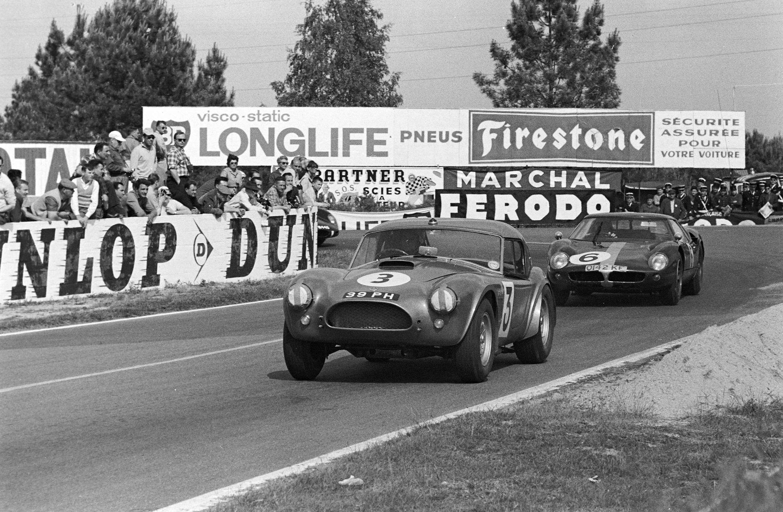 revival-2019-le-mans-1963-ac-cobra-ninian-sanderson-peter-bolton-gregor-fisken-motorsport-images-goodwood-10092019.jpg