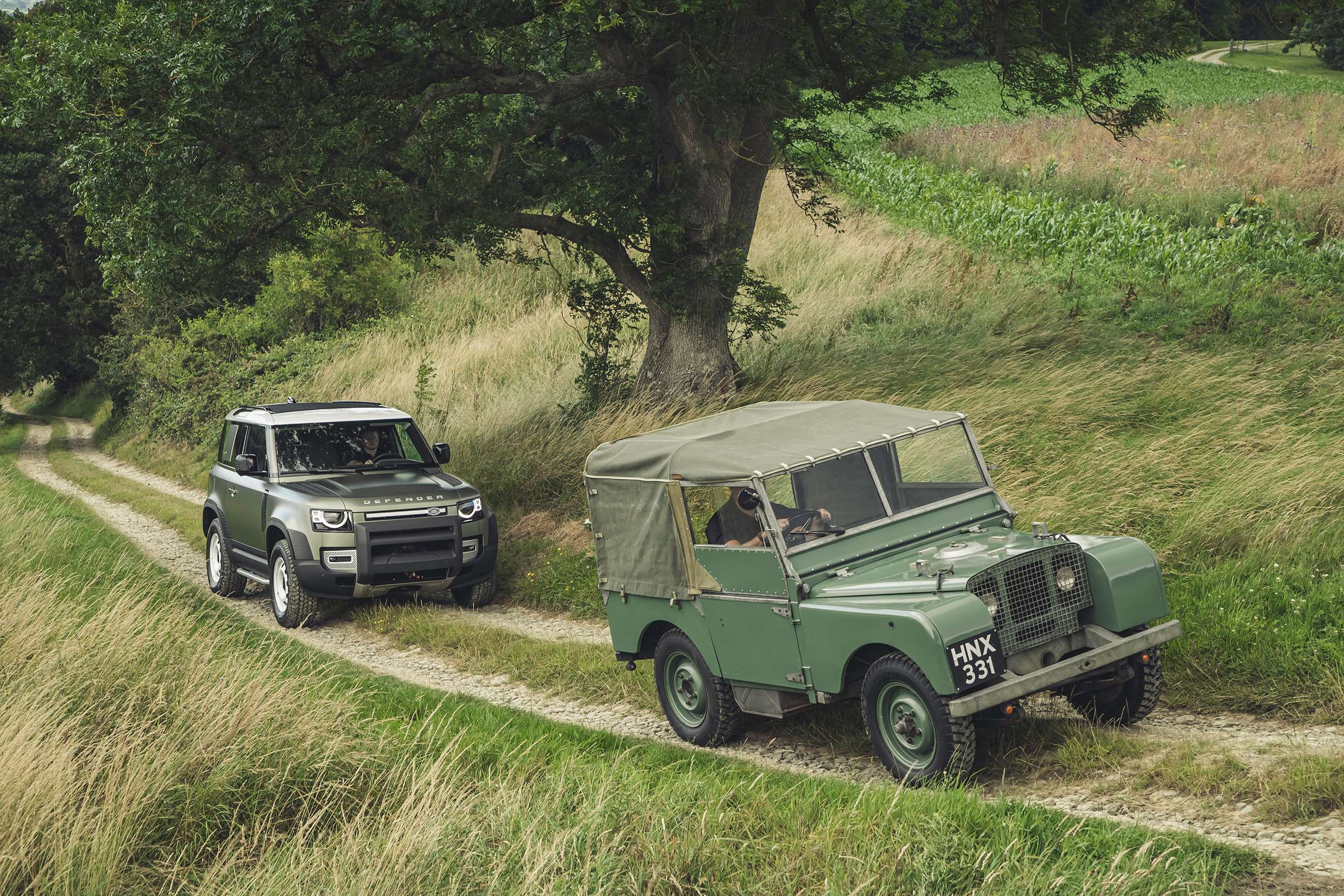 new-land-rover-defender-and-series-112091903.jpg