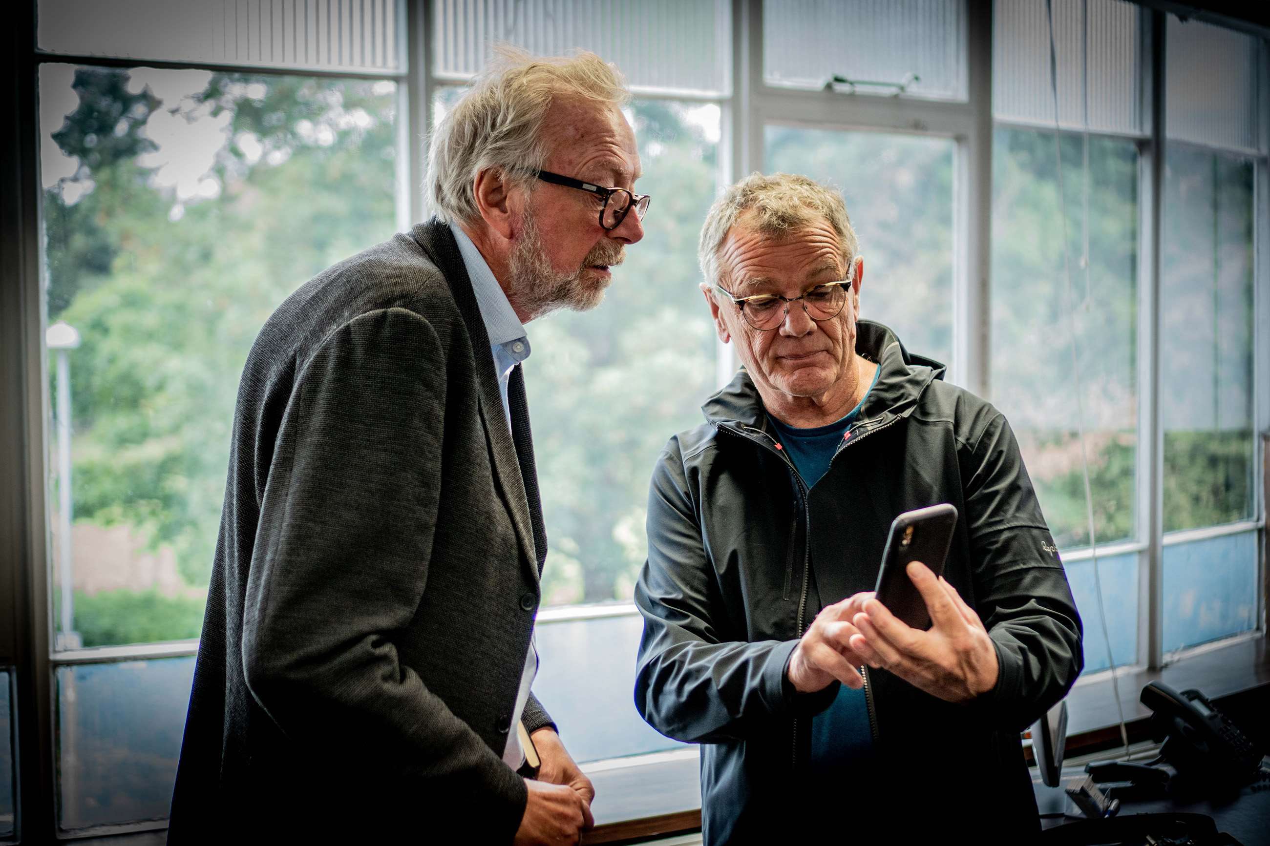 mike-and-charles-cooper-angus-peel-goodwood-12091902.jpg