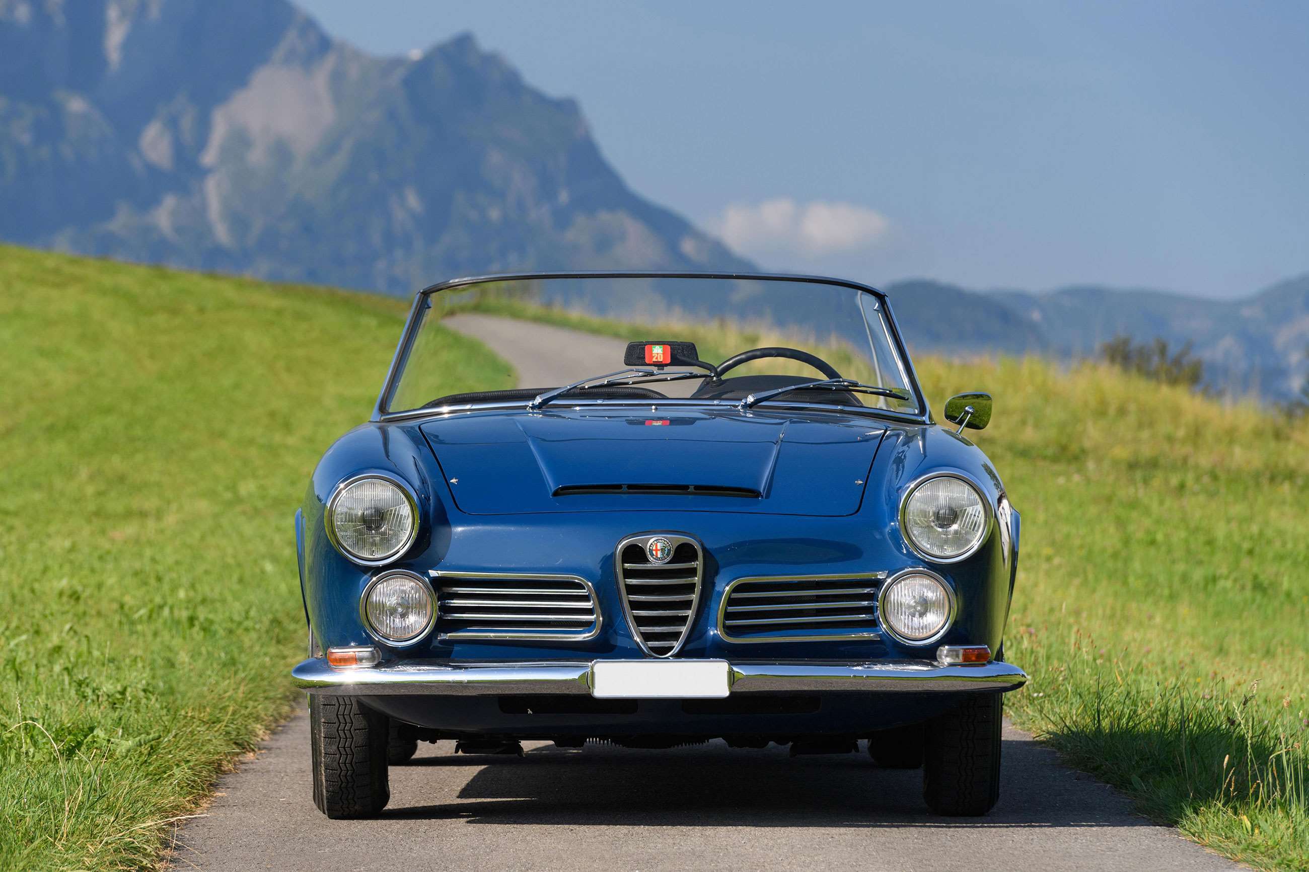 bonhams-speedweek-5-alfa-romeo-2600-spider-1964-goodwood-06102020.jpg