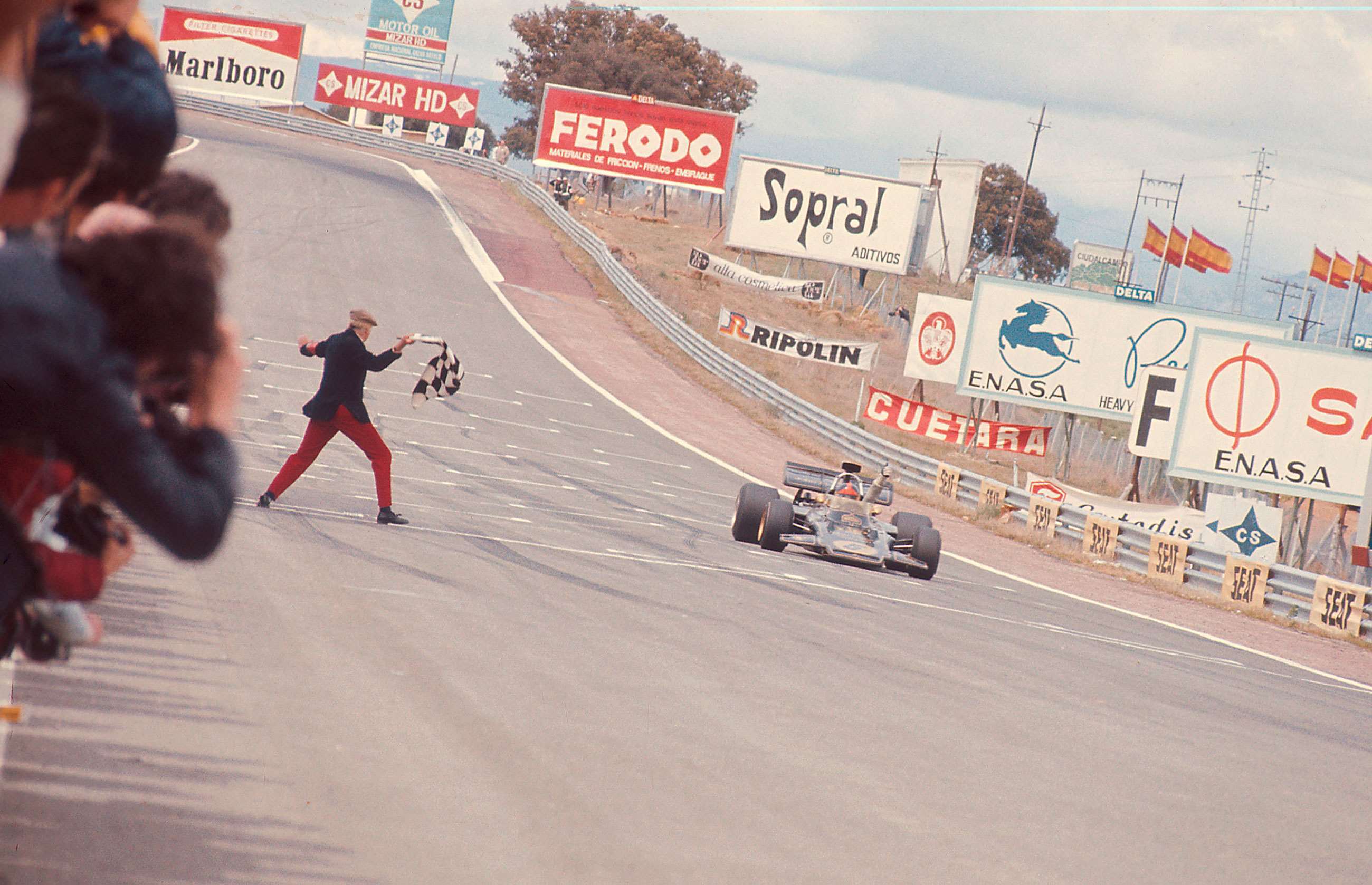 speedweek-f1-cars-3-lotus-72d-f1-1972-jarama-emerson-fittipaldi-lat-mi-goodwood-13102020.jpg