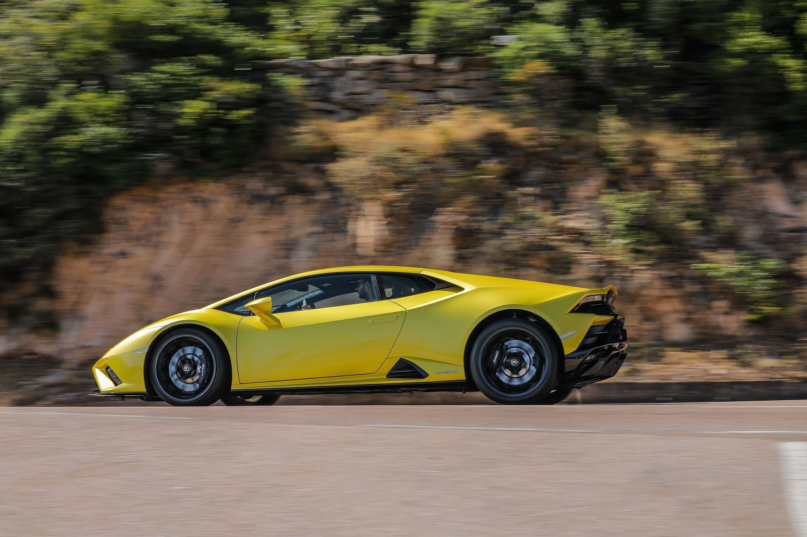 lamborghini-huracan-evo-rwd-speedweek-goodwood-08102020.jpg