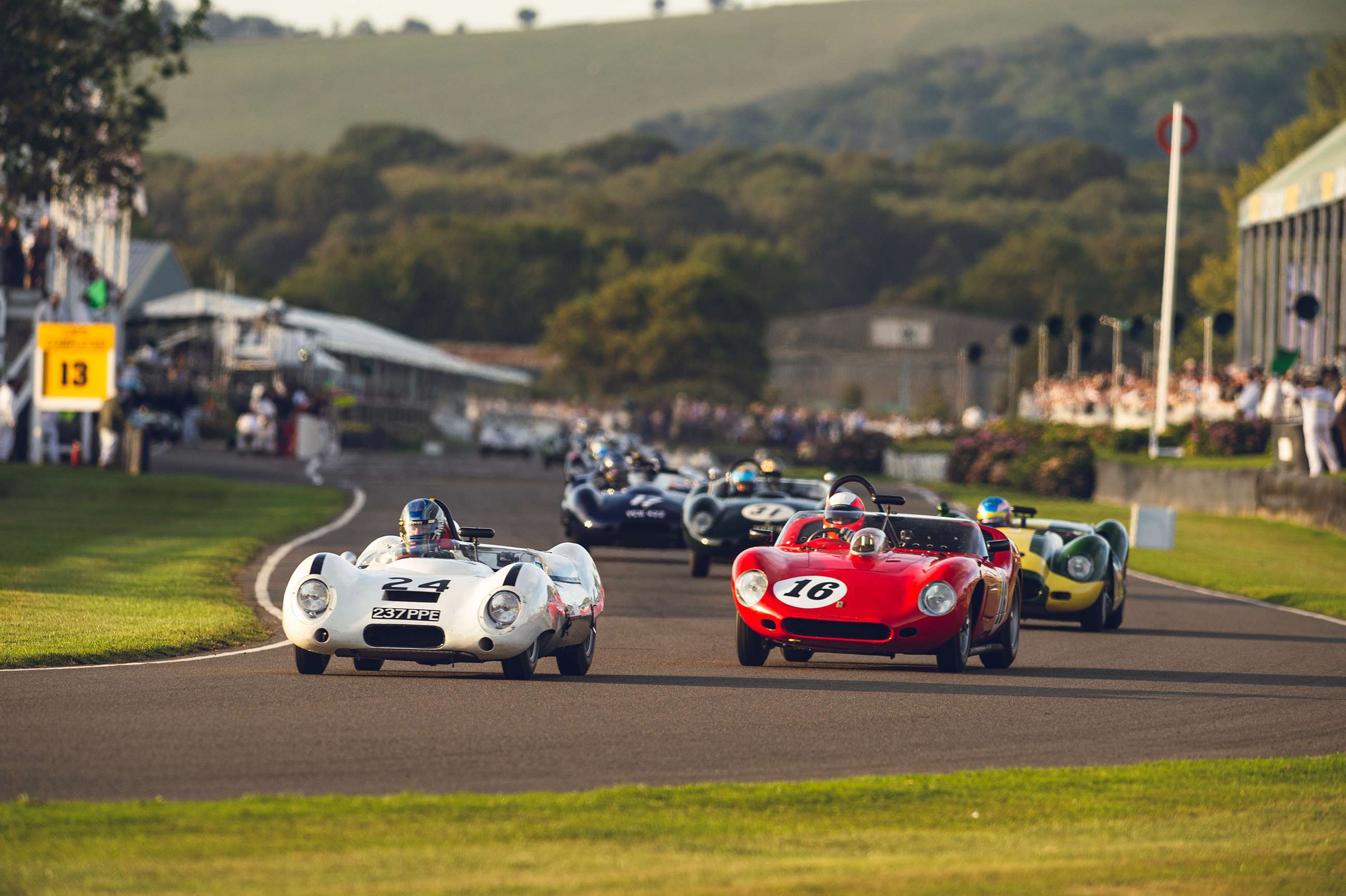 goodwood-speedweek-sussex-trophy-start-lotus-15-ferrari-246s-dino.jpg