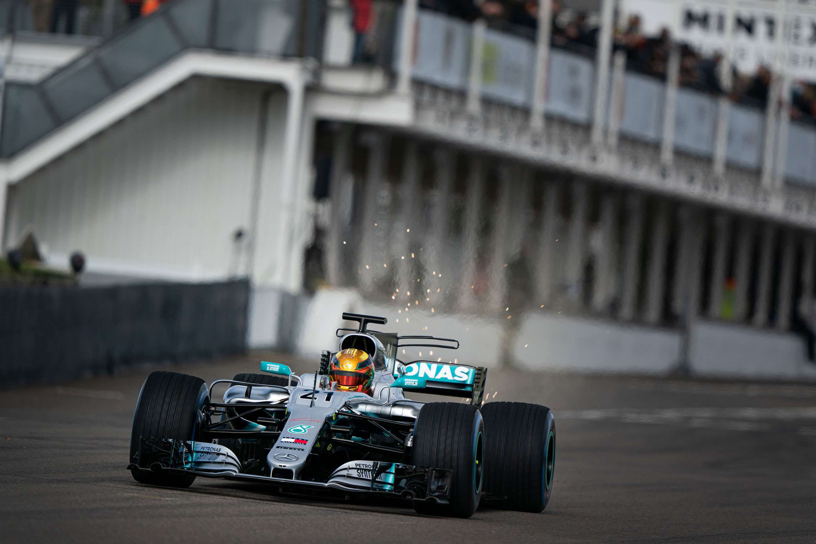 speedweek-esteban-gutierrez-mercedes-benz-w08-f1-hybrid-nick-dungan-goodwood-20102020.jpg