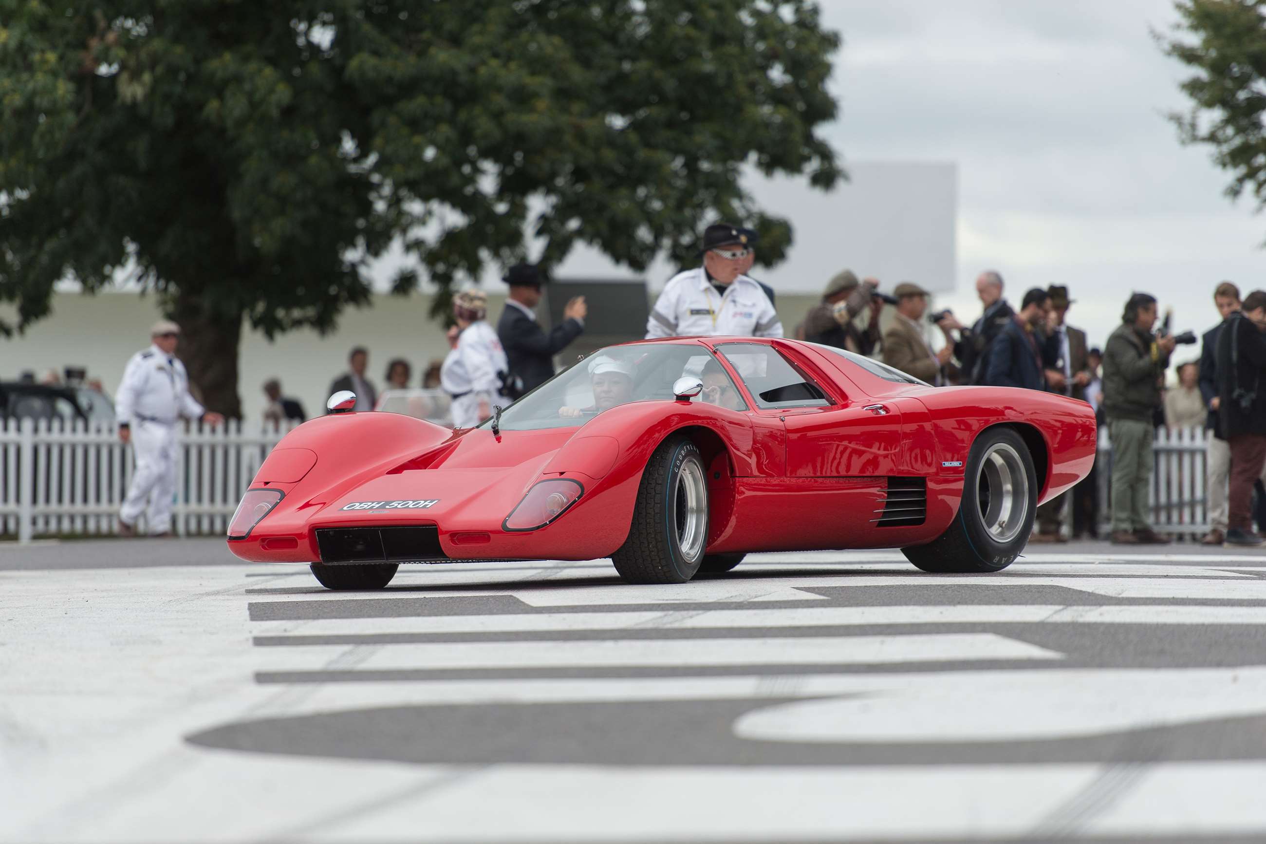 revival-2015-amanda-mclaren-mclaren-m6-gt-matt-sills-goodwood-25042019.jpg