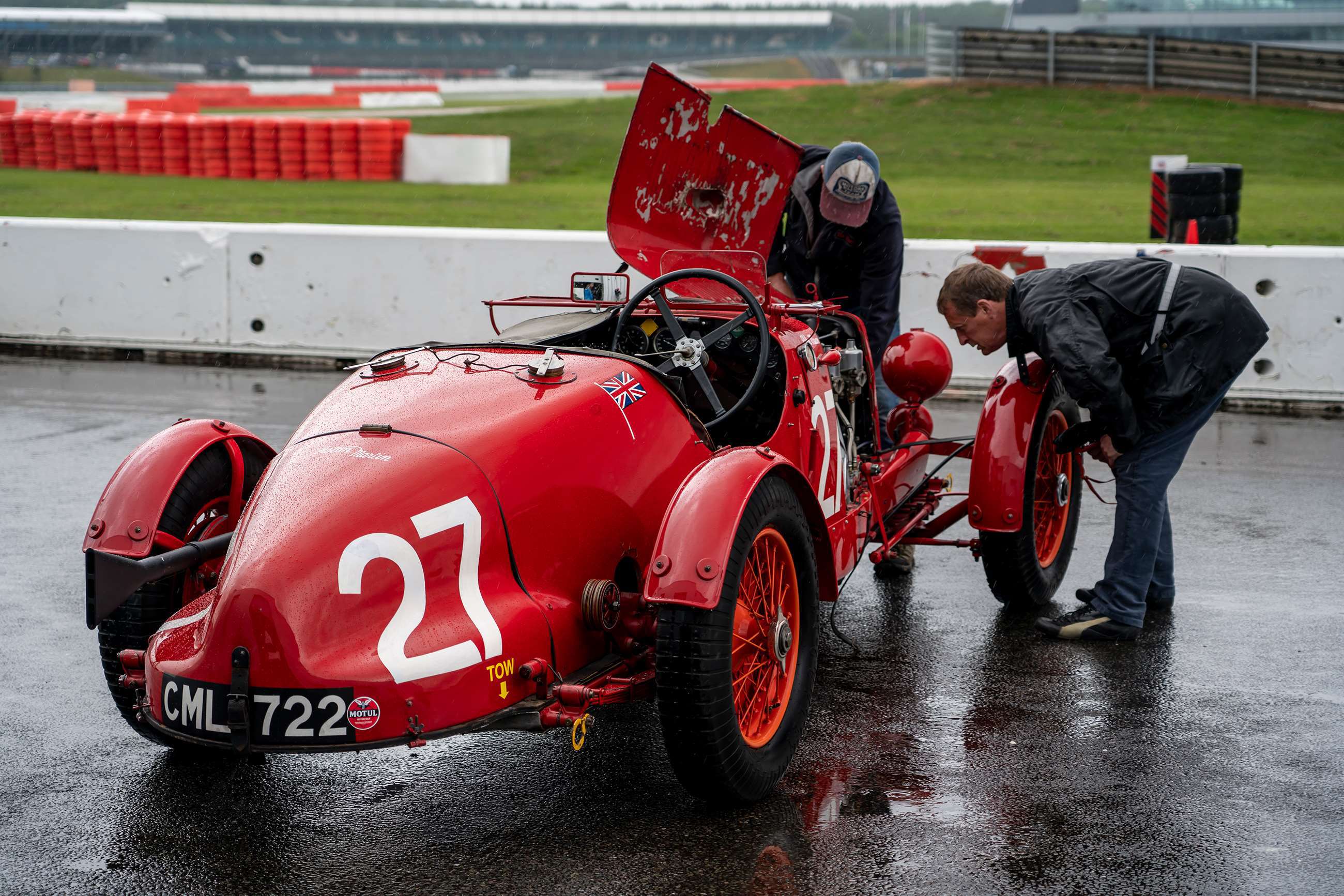 aston-martin-ulster-review-dominic-fraser-goodwood-07081910.jpg