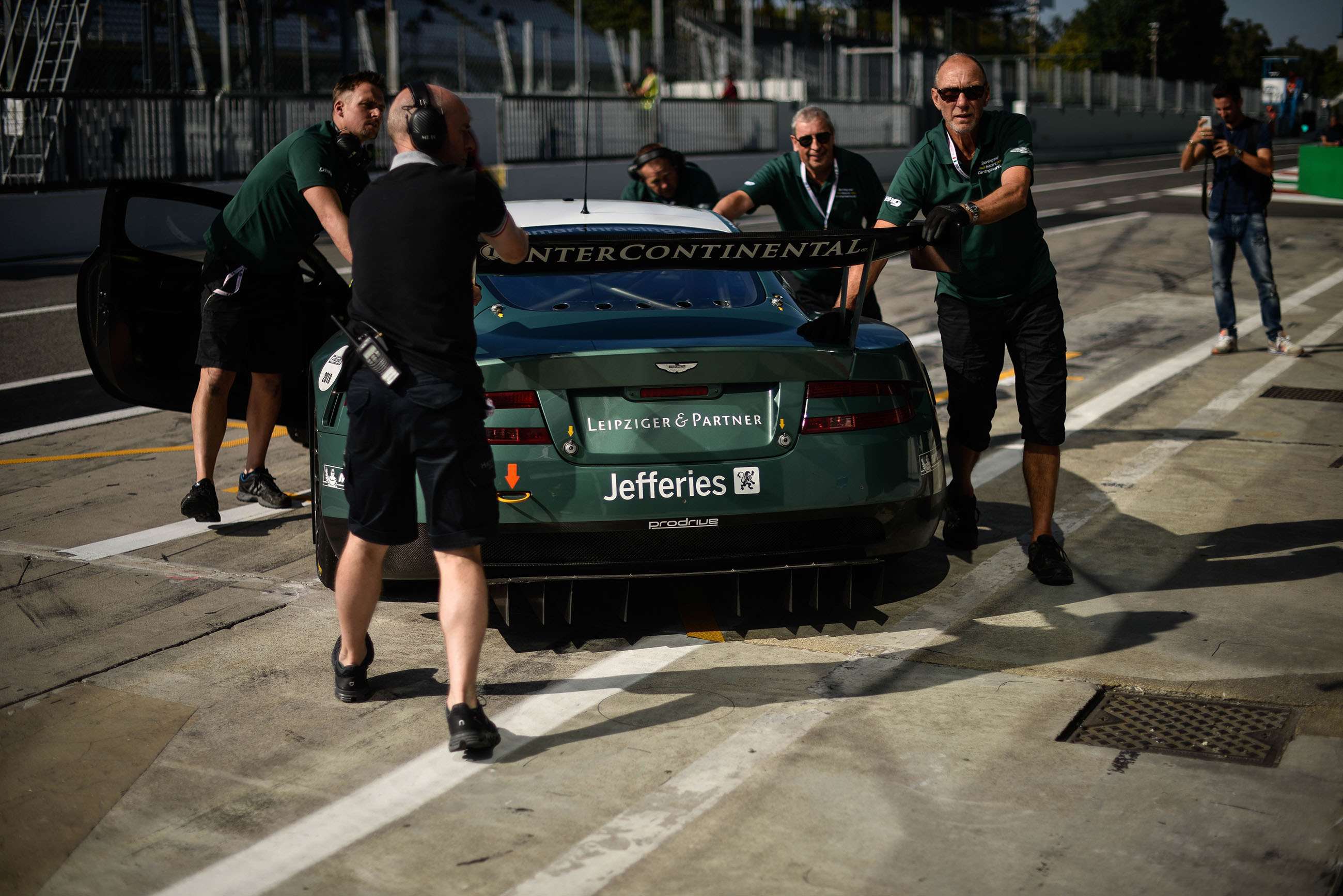 aston-martin-dbr9-monza-historic-pete-summers-goodwood-23121905.jpg