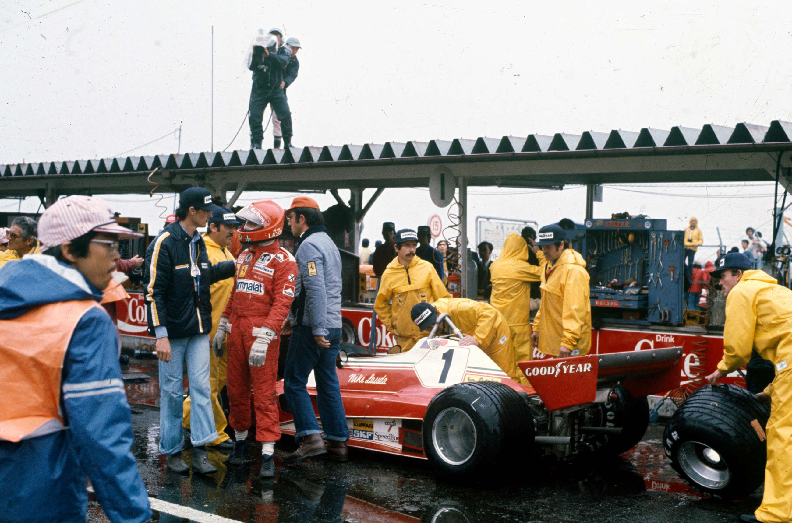 niki-lauda-f1-1975-japan-retirement-daniele-audetto-motorsport-images-goodwood-22052019.jpg