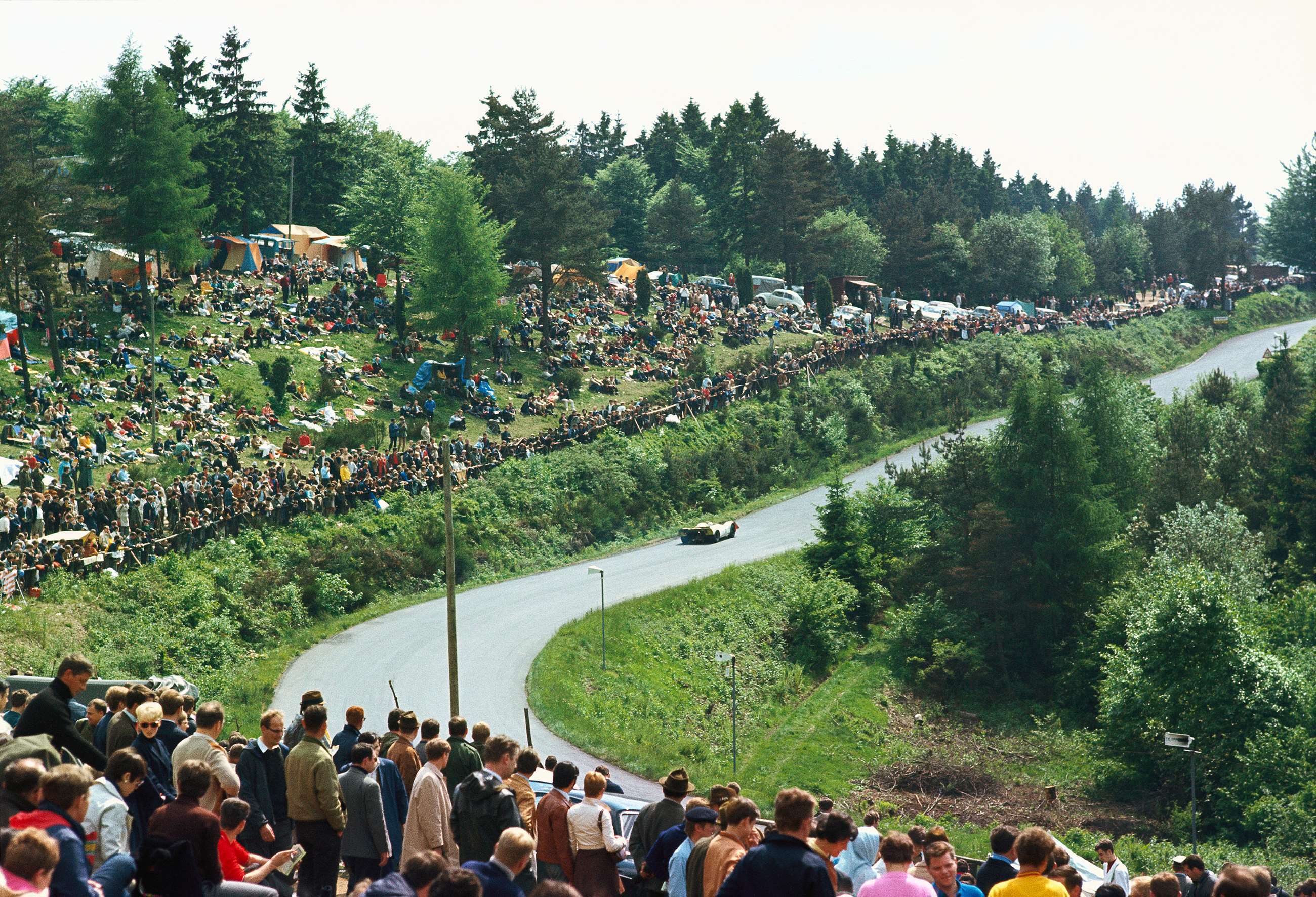 niki-lauda-nurburgring-1969-porsche-908_02-011-willy-hauhsen-karl-von-wendt-rainer-schlegelmilch-goodwood-22052019.jpg