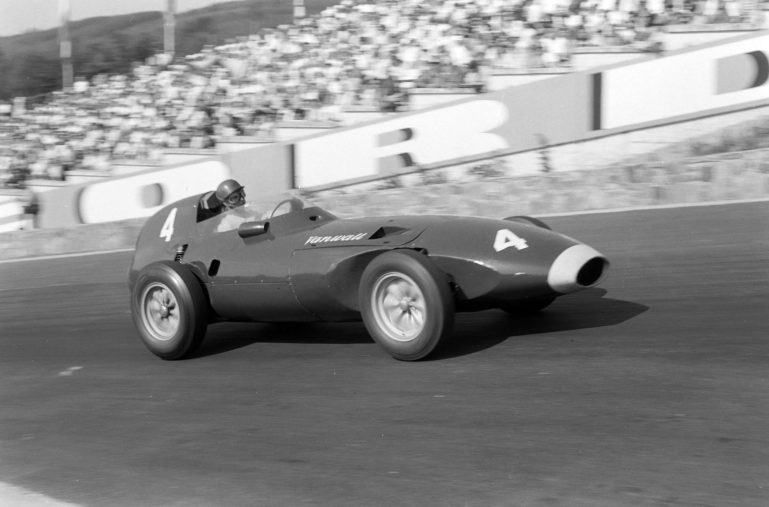 f1-1958-belgium-vanwall-tony-brooks-mi-goodwood-16102020.jpg