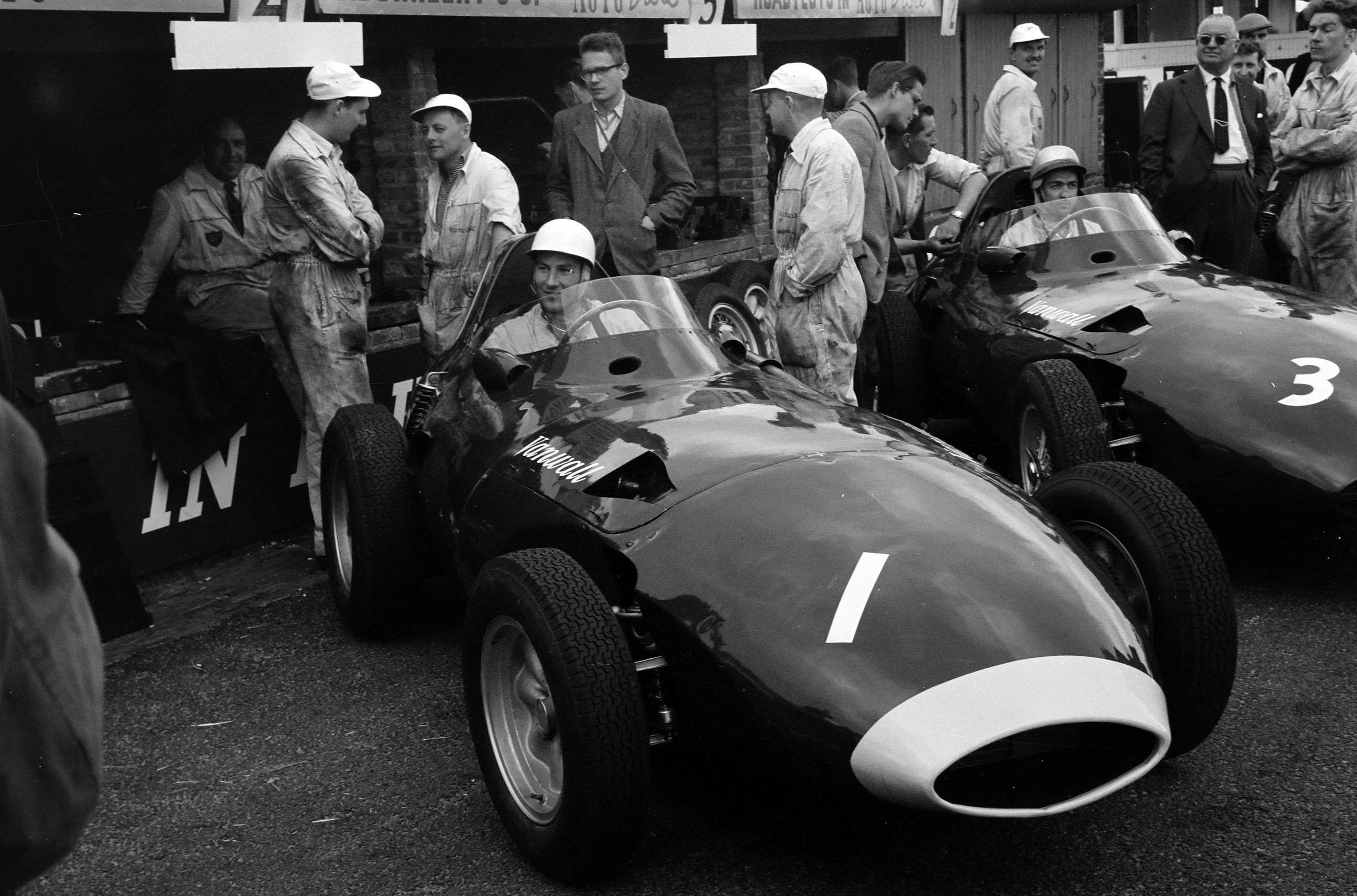 f1-1958-zandvoort-vanwall-stirling-moss-stuart-lewis-evans-mi-goodwood-16102020.jpg