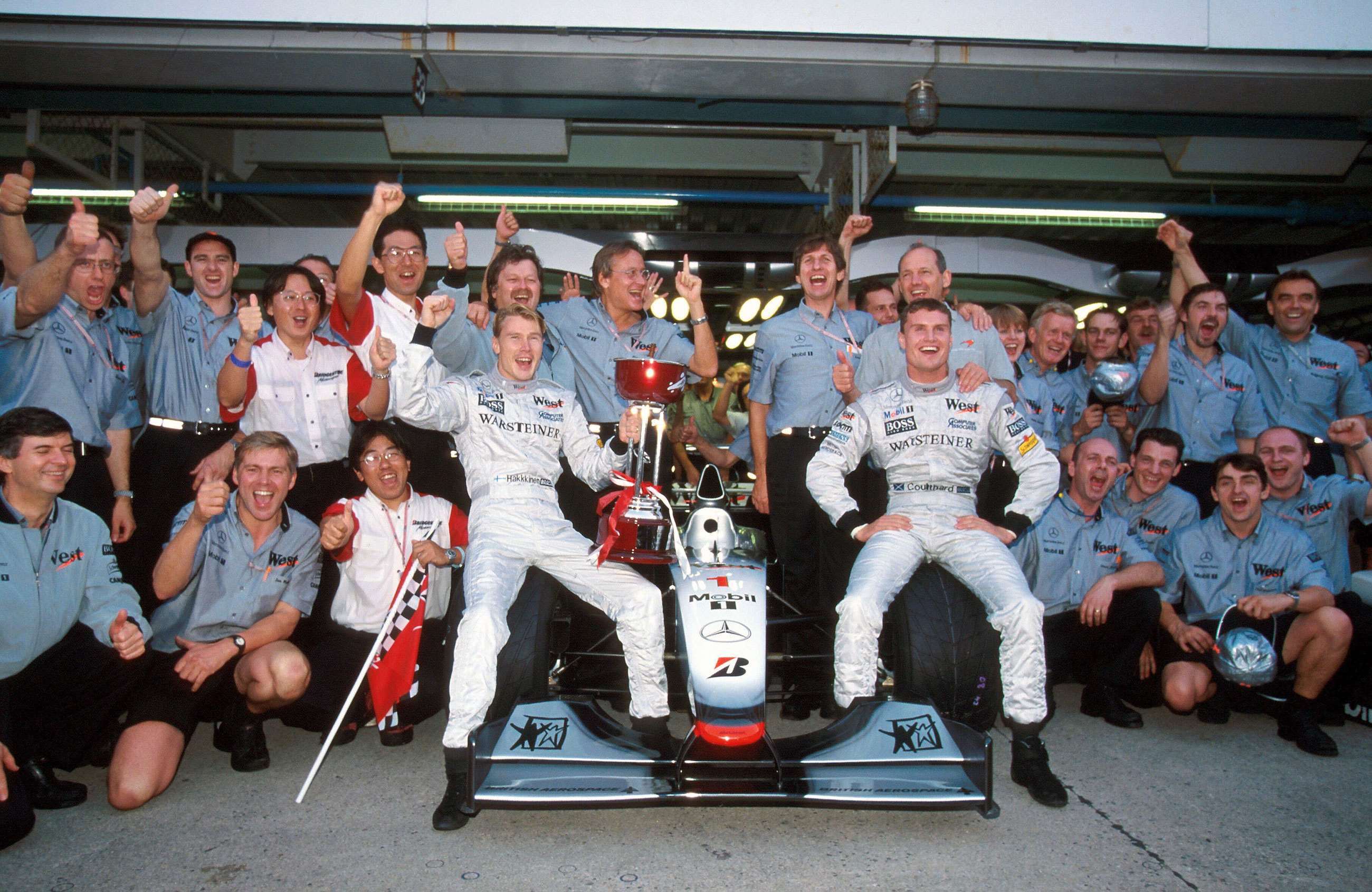 history-of-f1-1998-suzuka-mika-hakkinen-david-coulthard-ron-dennis-mclaren-mp4-13-sutton-mi-goodwood-24112020.jpg