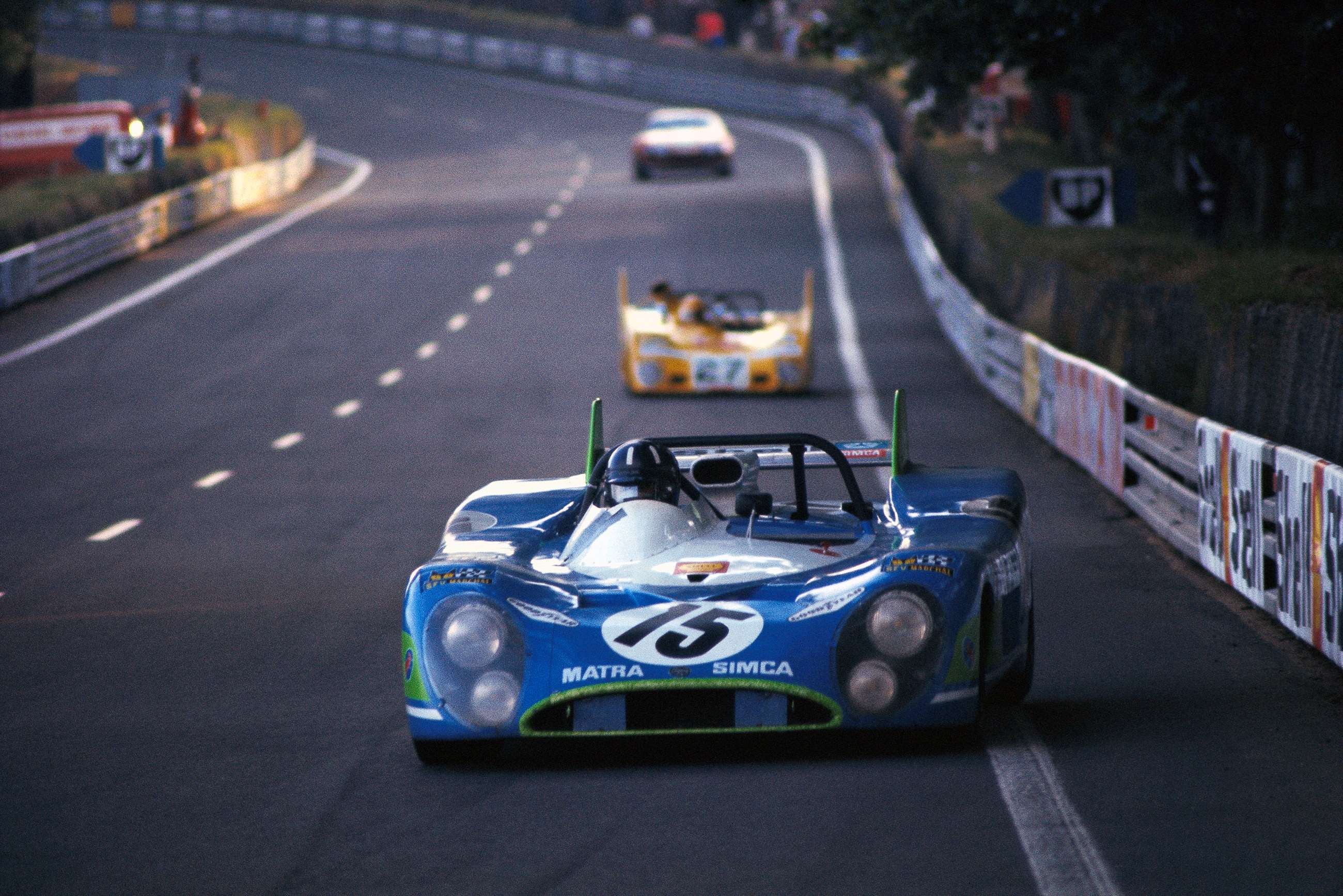 graham-hill-henri-pescarolo-le-mans-matra02.jpg