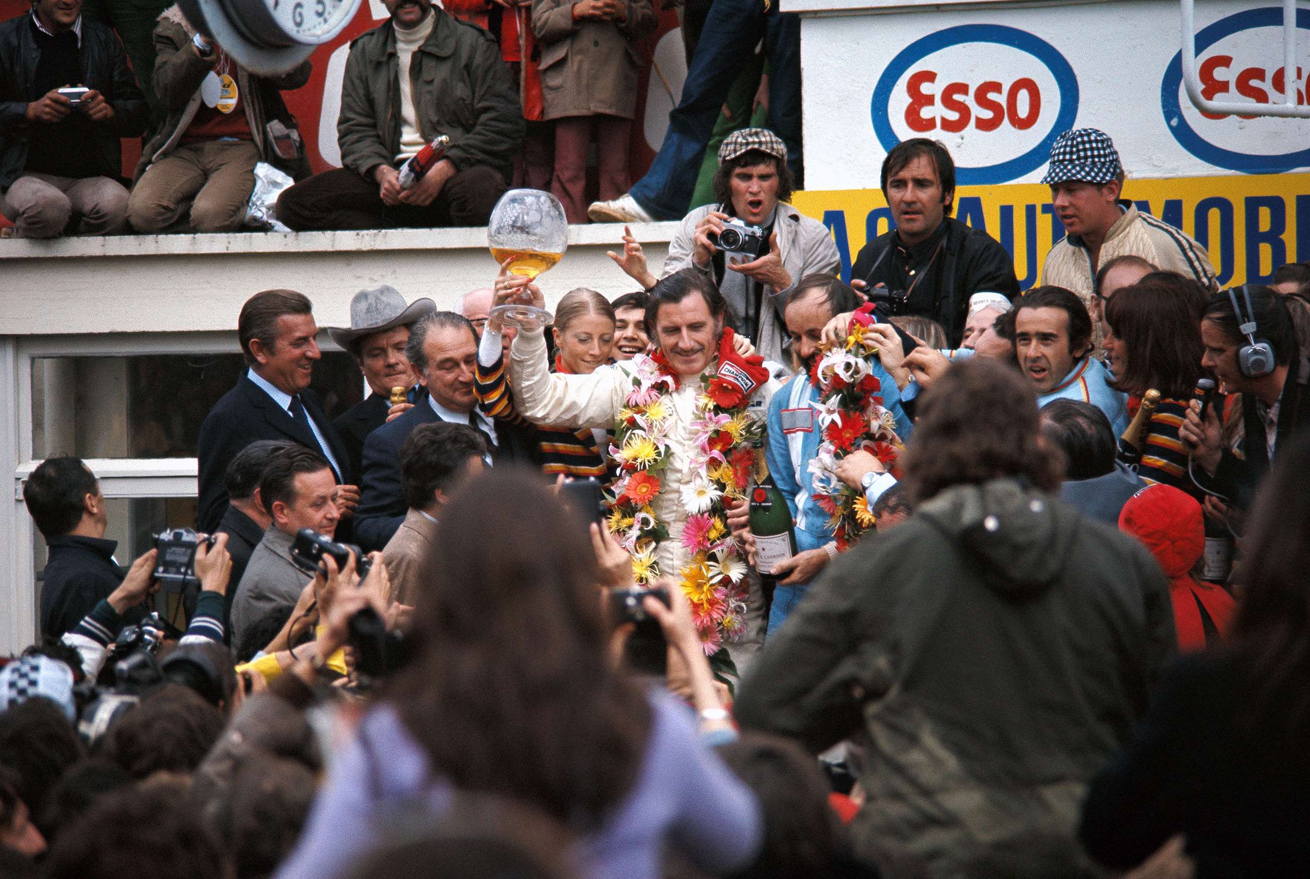 graham-hill-henri-pescarolo-le-mans-matra03.jpg