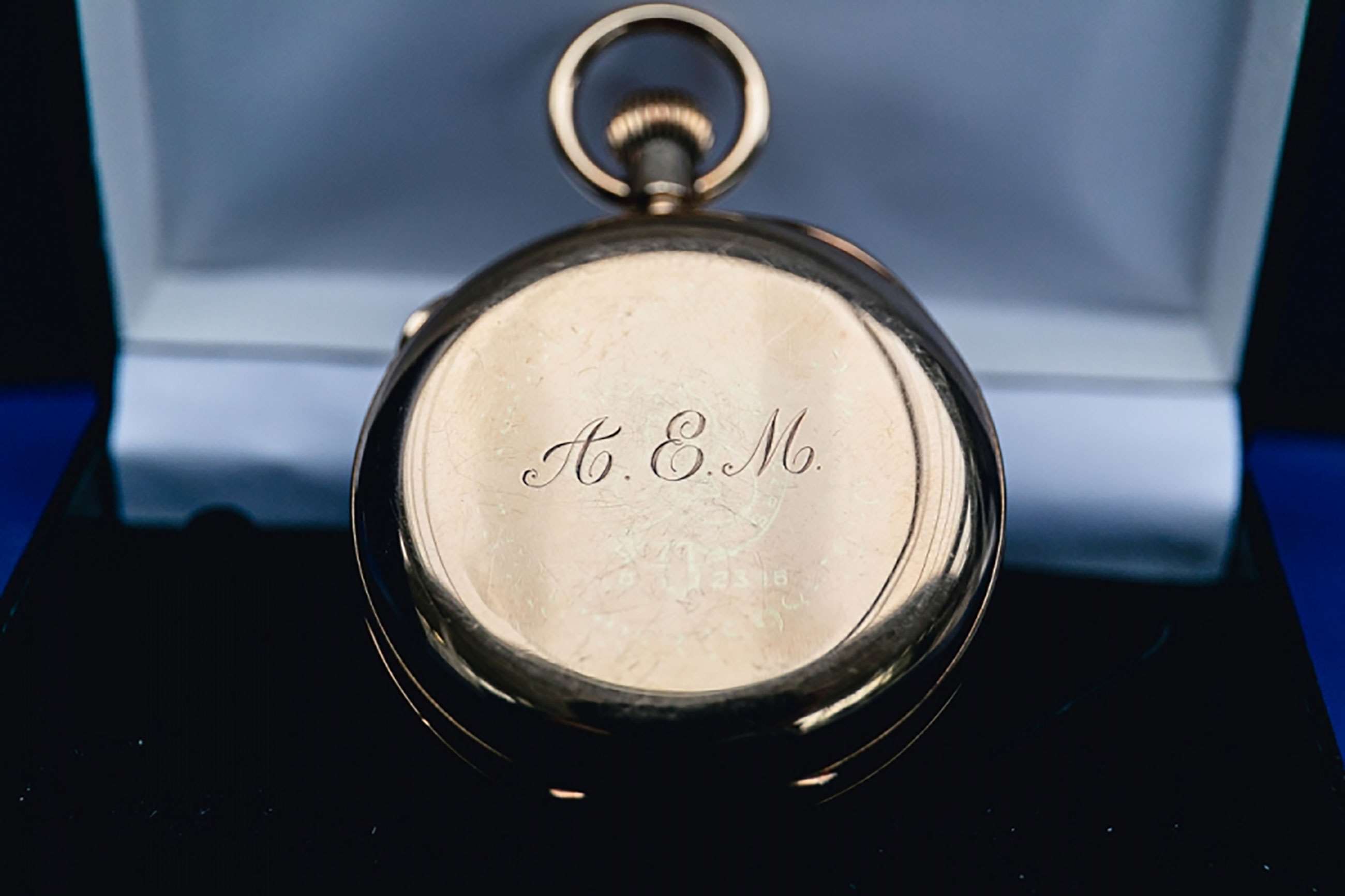 stirling-moss-memorabilia-sale-gold-stopwatch-silverstone-auctions-goodwood-13112020.jpg