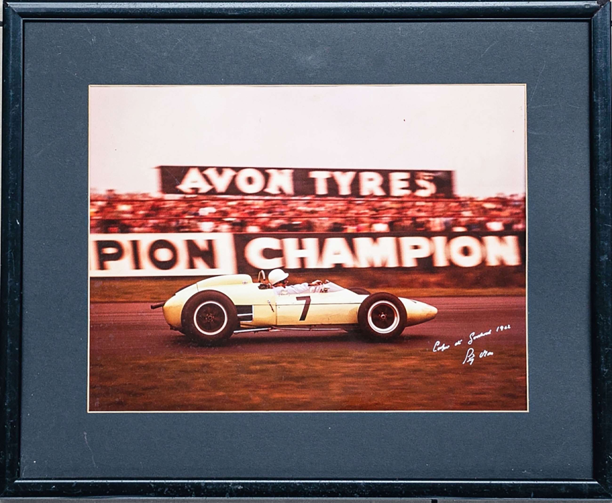 stirling-moss-memorabilia-sale-signed-photo-silverstone-auctions-goodwood-13112020.jpg