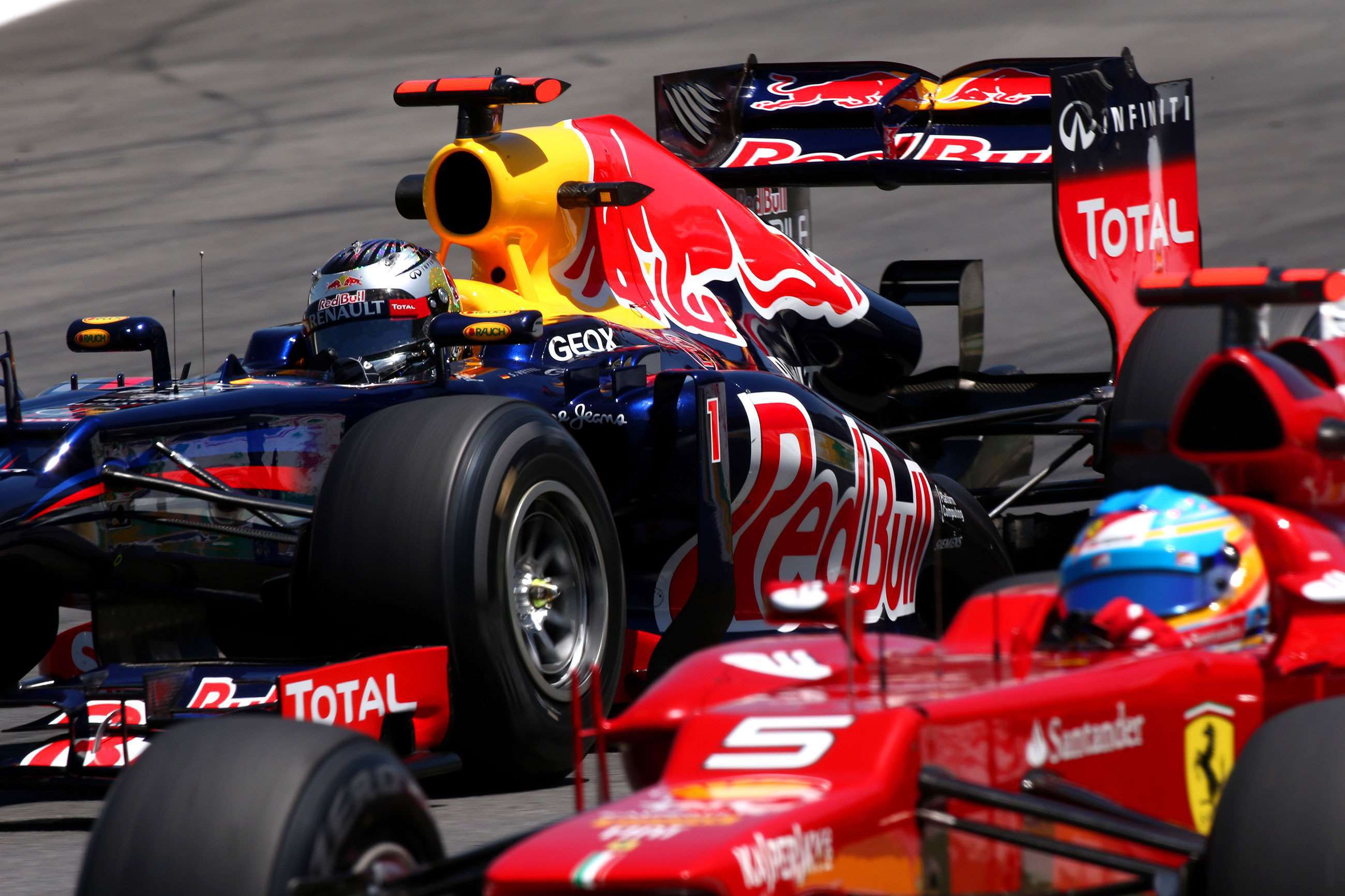 f1-2012-brazil-sebastian-vettel-red-bull-rb8-fernando-alonso-ferrari-f2012-andy-hone-mi-goodwood-15122020.jpg