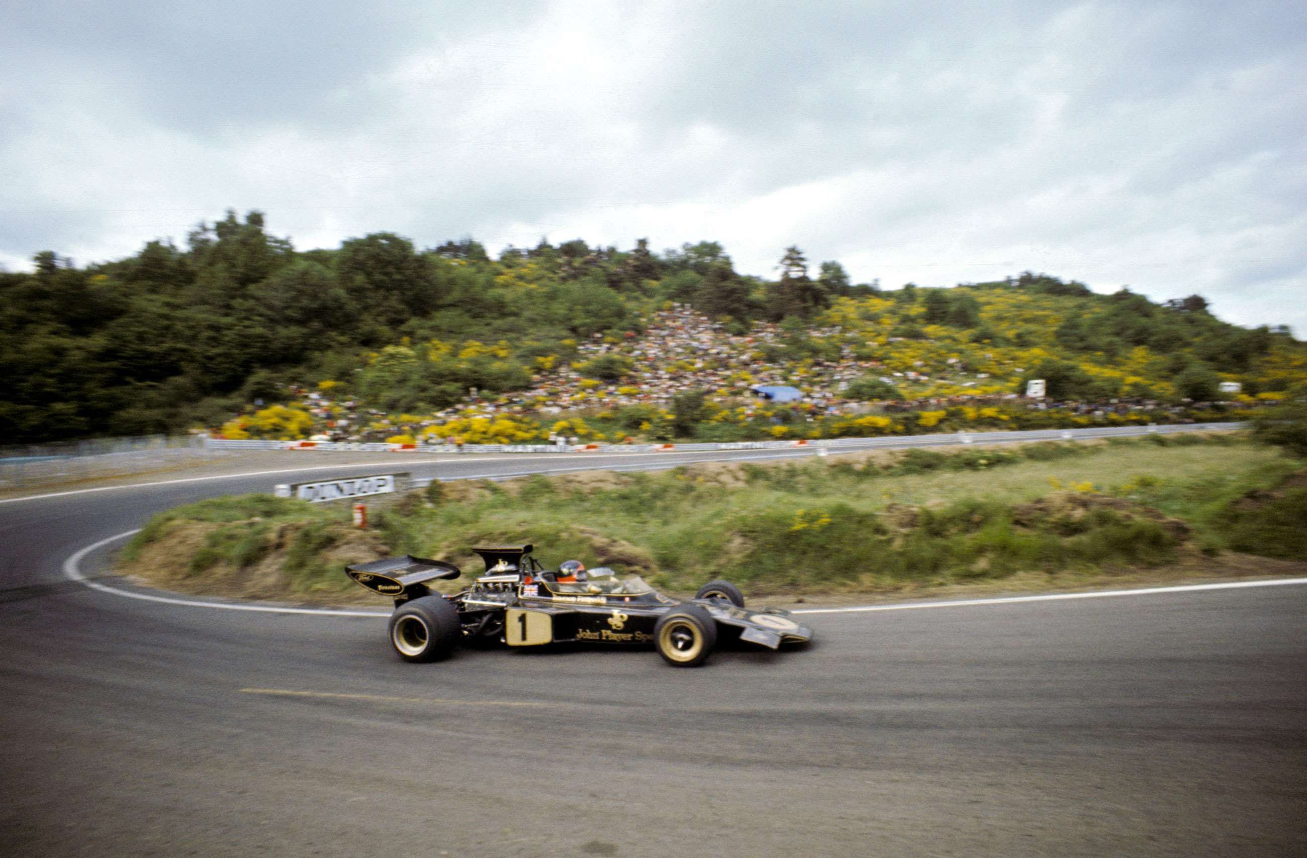 best-circuits-that-no-longer-exist-1-charade-f1-1972-emerson-fittipaldi-lotus-72d-david-phipps-motorsport-images-goodwood-30042020.jpg