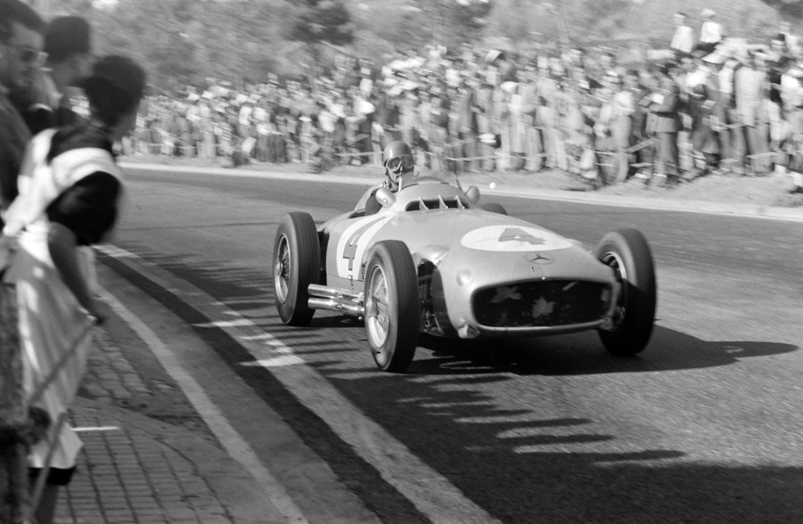 best-mercedes-racing-cars-2-mercedes-w196-f1-1954-spain-karl-kling-mi-goodwood-01052020.jpg