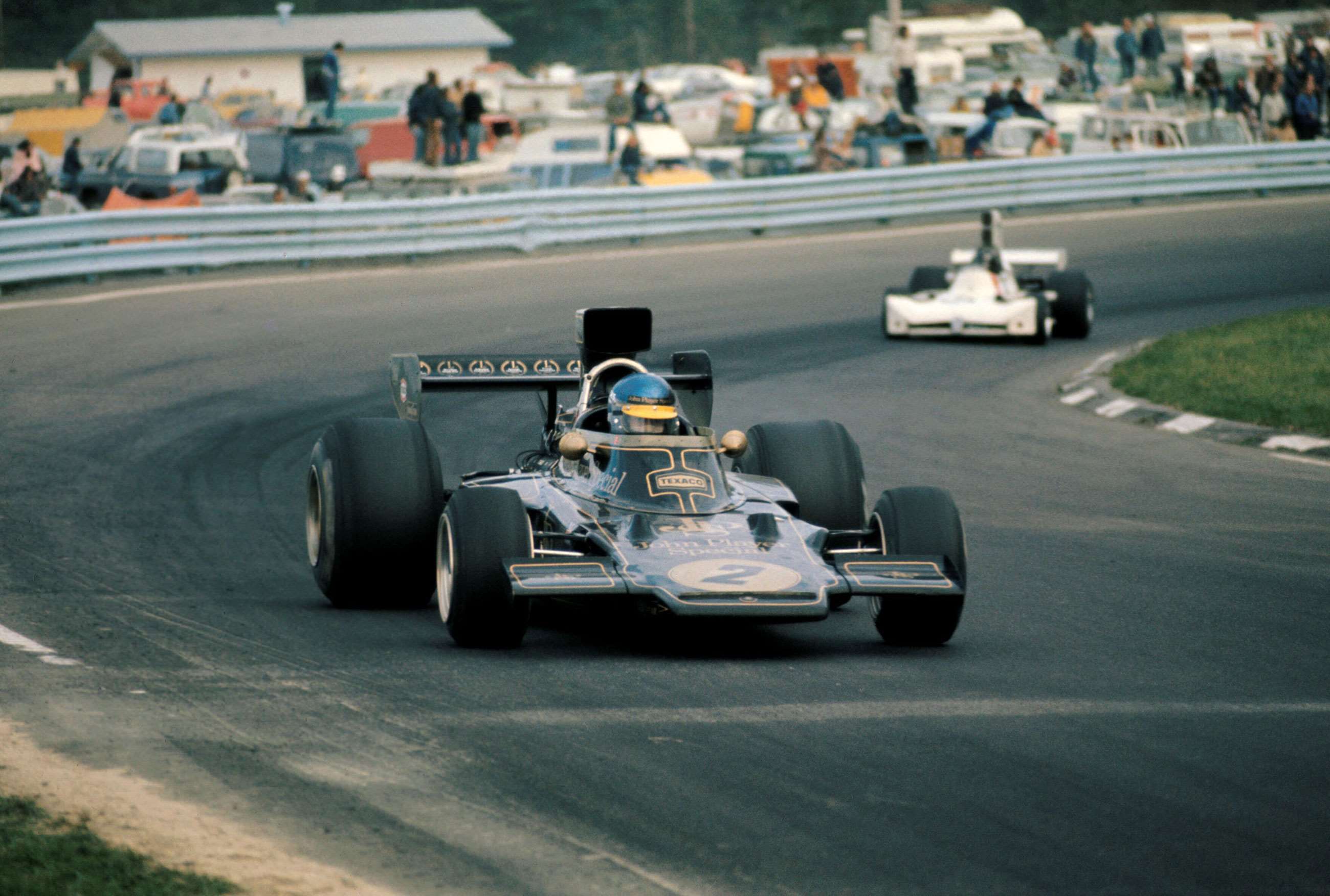 Ronnie Peterson in the Lotus 72E leads James Hunt in the March 731 at the US GP, Watkins Glen, 1973. 