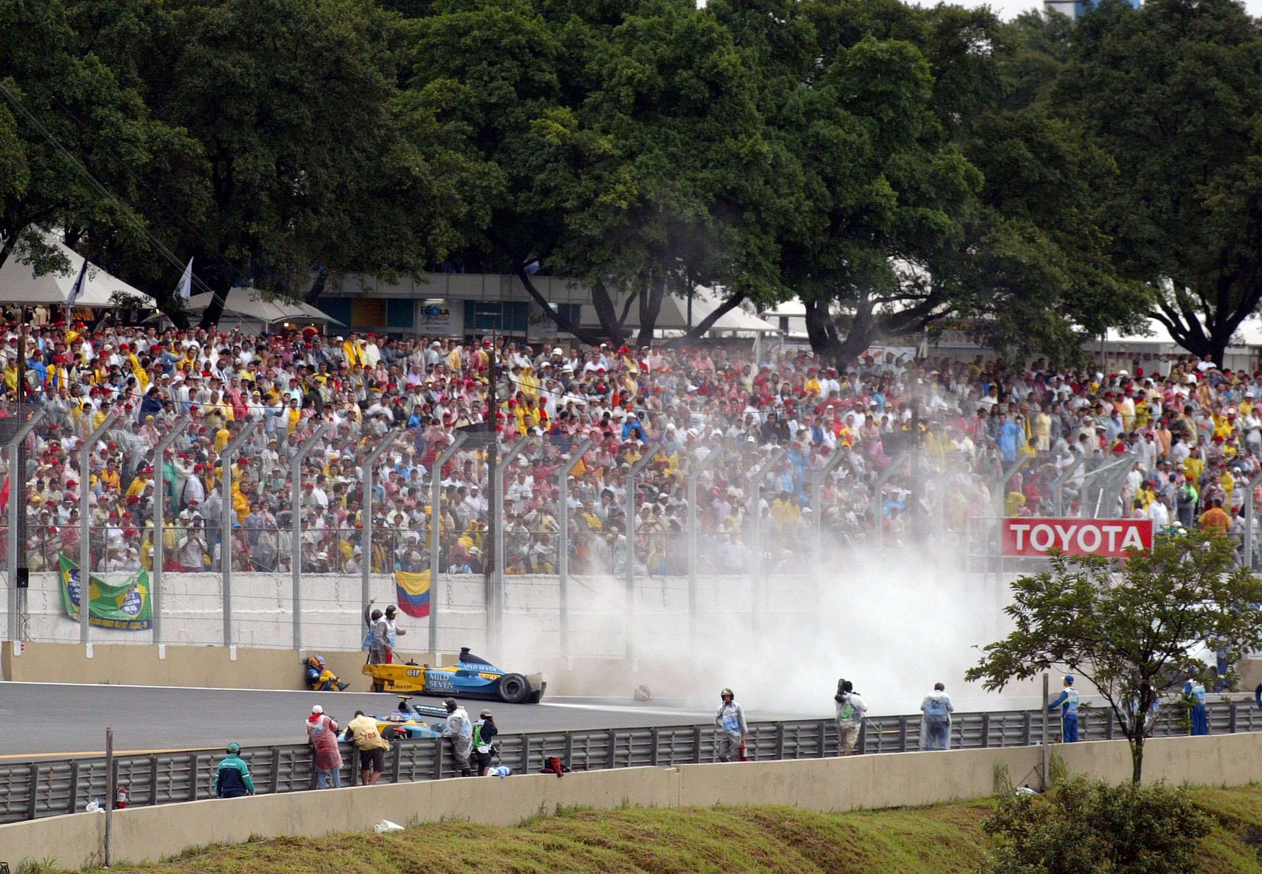 f1-fails-3-f1-2003-brazil-fernando-alonso-crash-james-moy-mi-goodwood-15062020.jpg