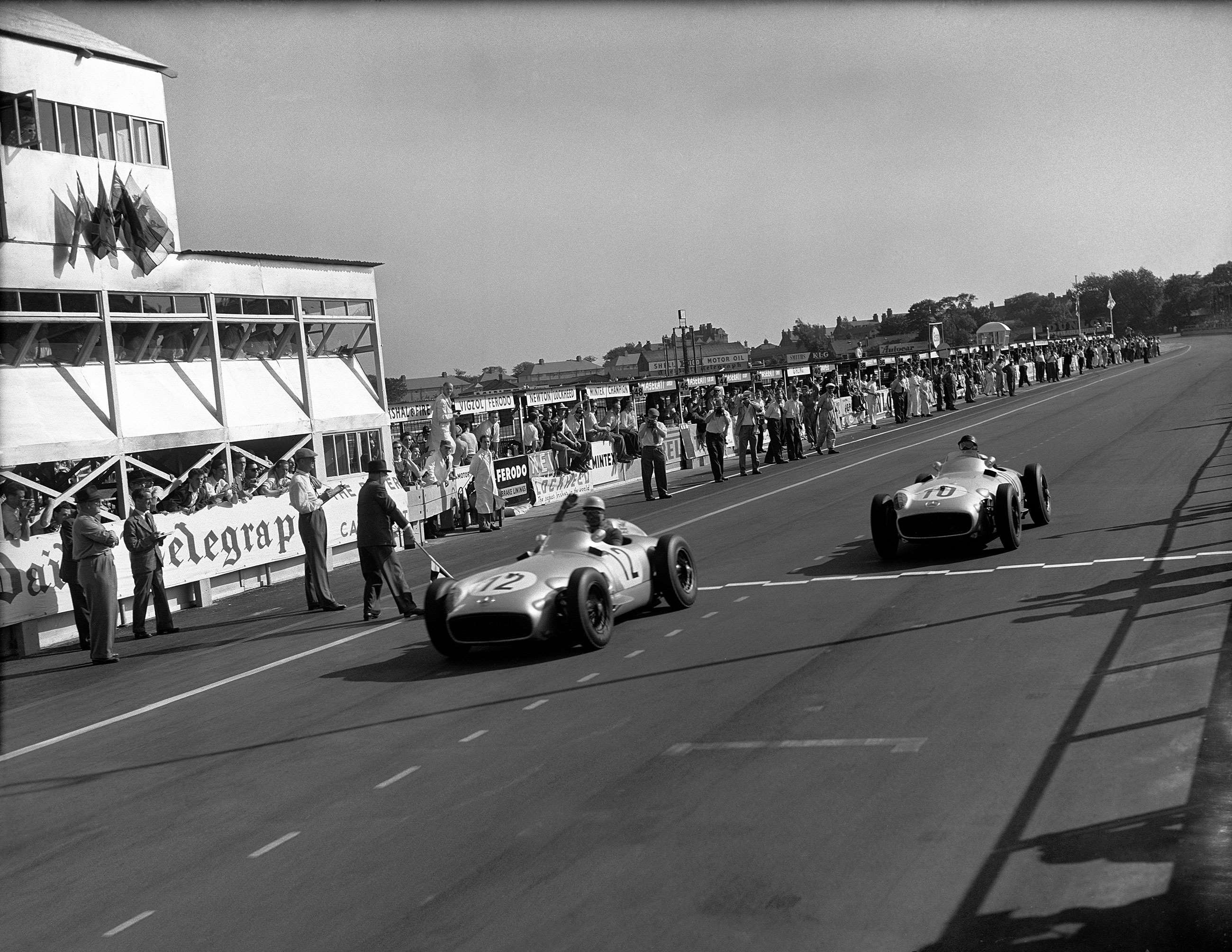 british-grand-prix-1955-stirling-moss-juan-manuel-fangio-mercedes-w196-lat-mi-goodwood-10072020.jpg