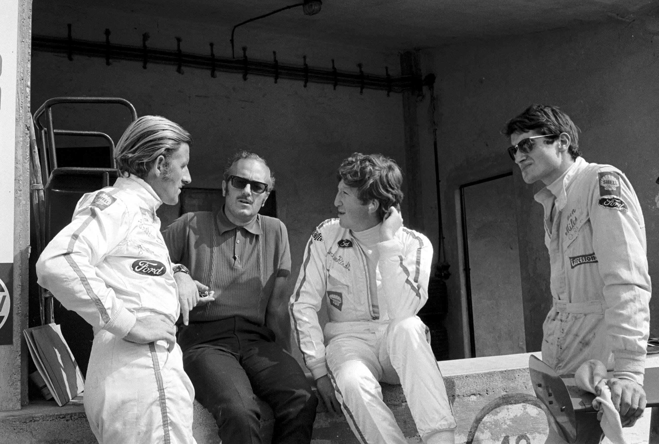 f1-1969-monza-graham-hill-colin-chapman-jochen-rindt-john-miles-david-phipps-mi-goodwood-11092020.jpg