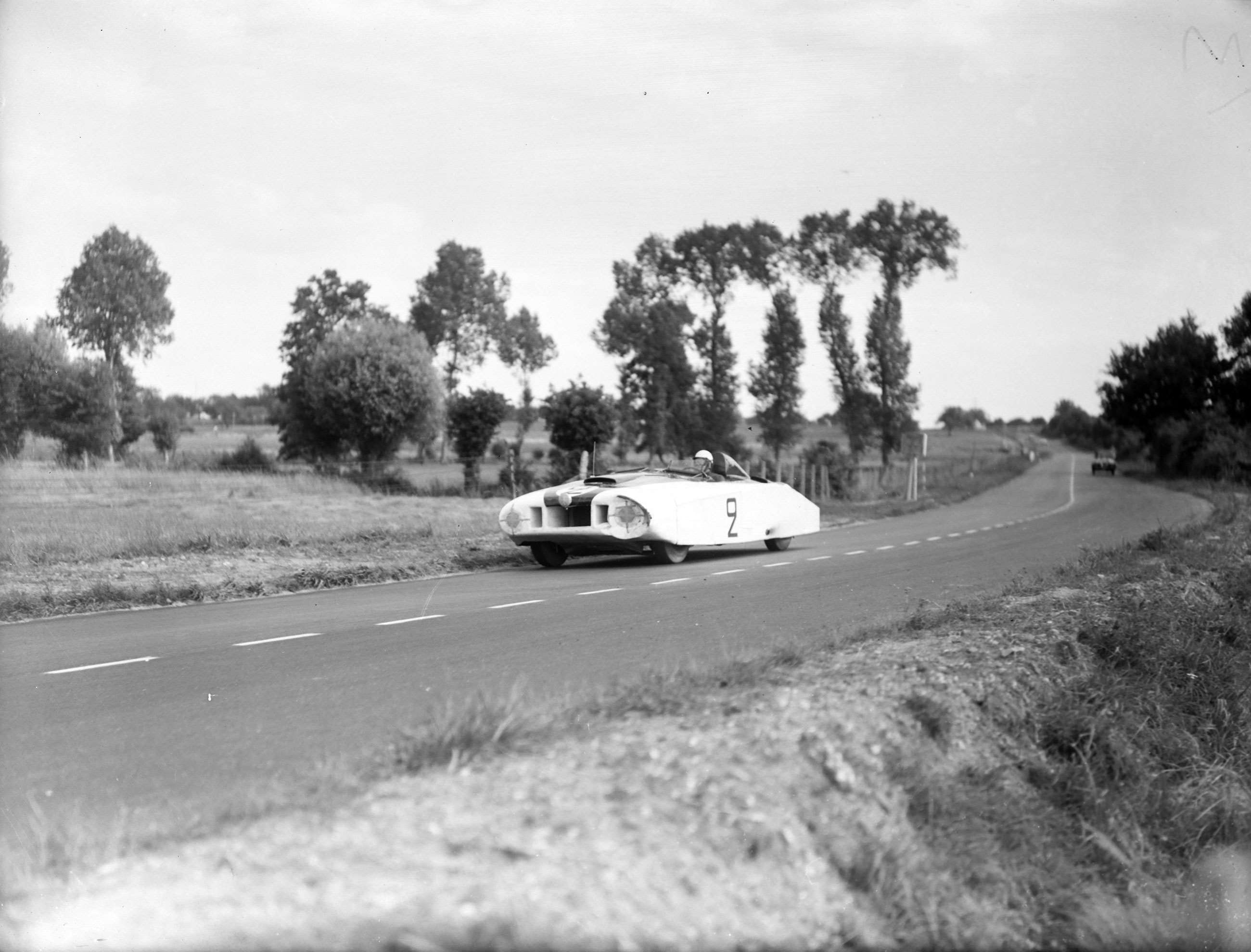 craziest-le-mans-cars-1-le-monstre-briggs-cunningham-phil-walthers-le-mans-1950-mi-goodwood-15092020.jpg