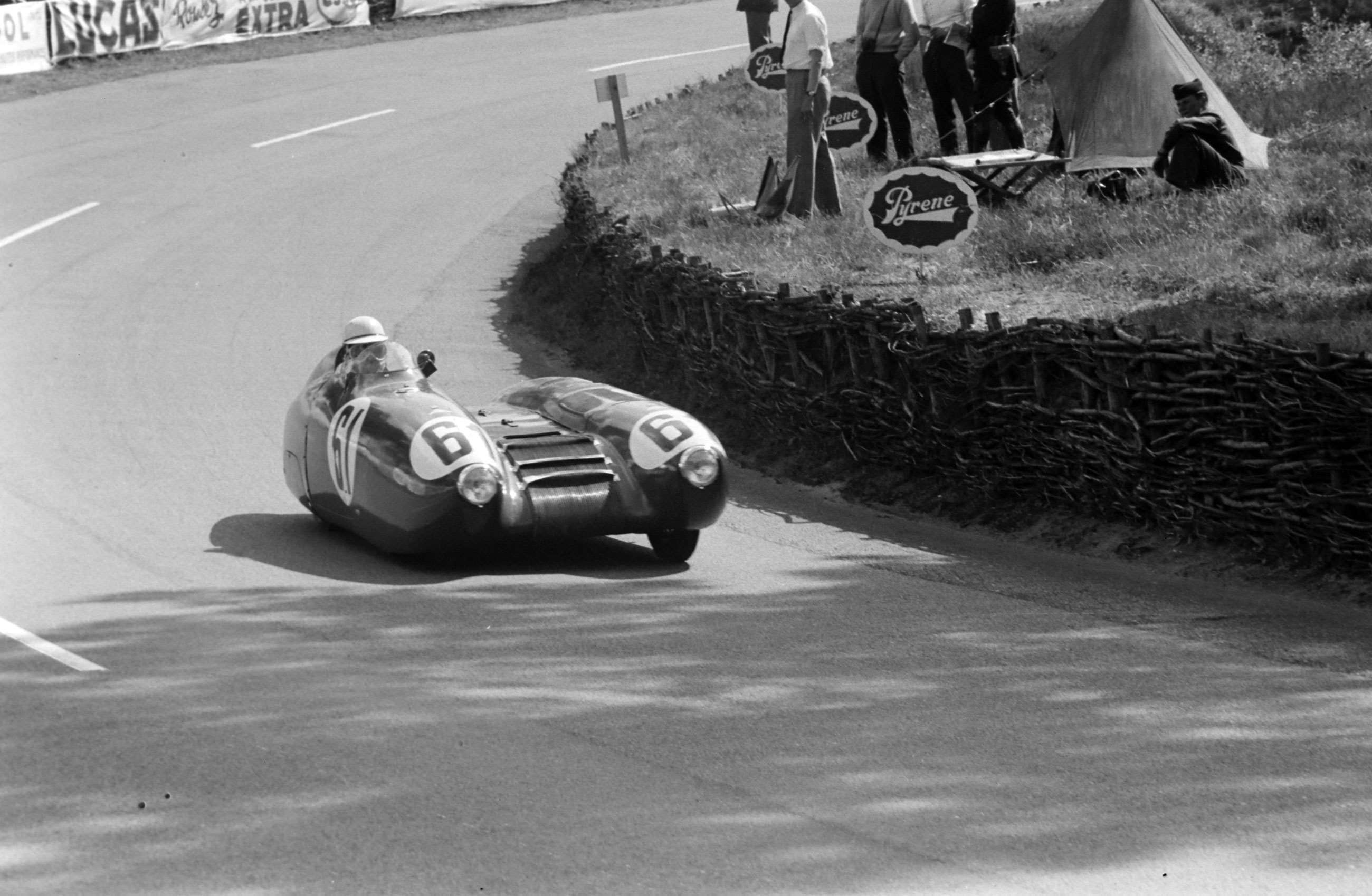 craziest-le-mans-cars-2-nardi-bisiluro-750-mario-damonte-roger-crovetto-le-mans-1955-mi-goodwood-15092020.jpg