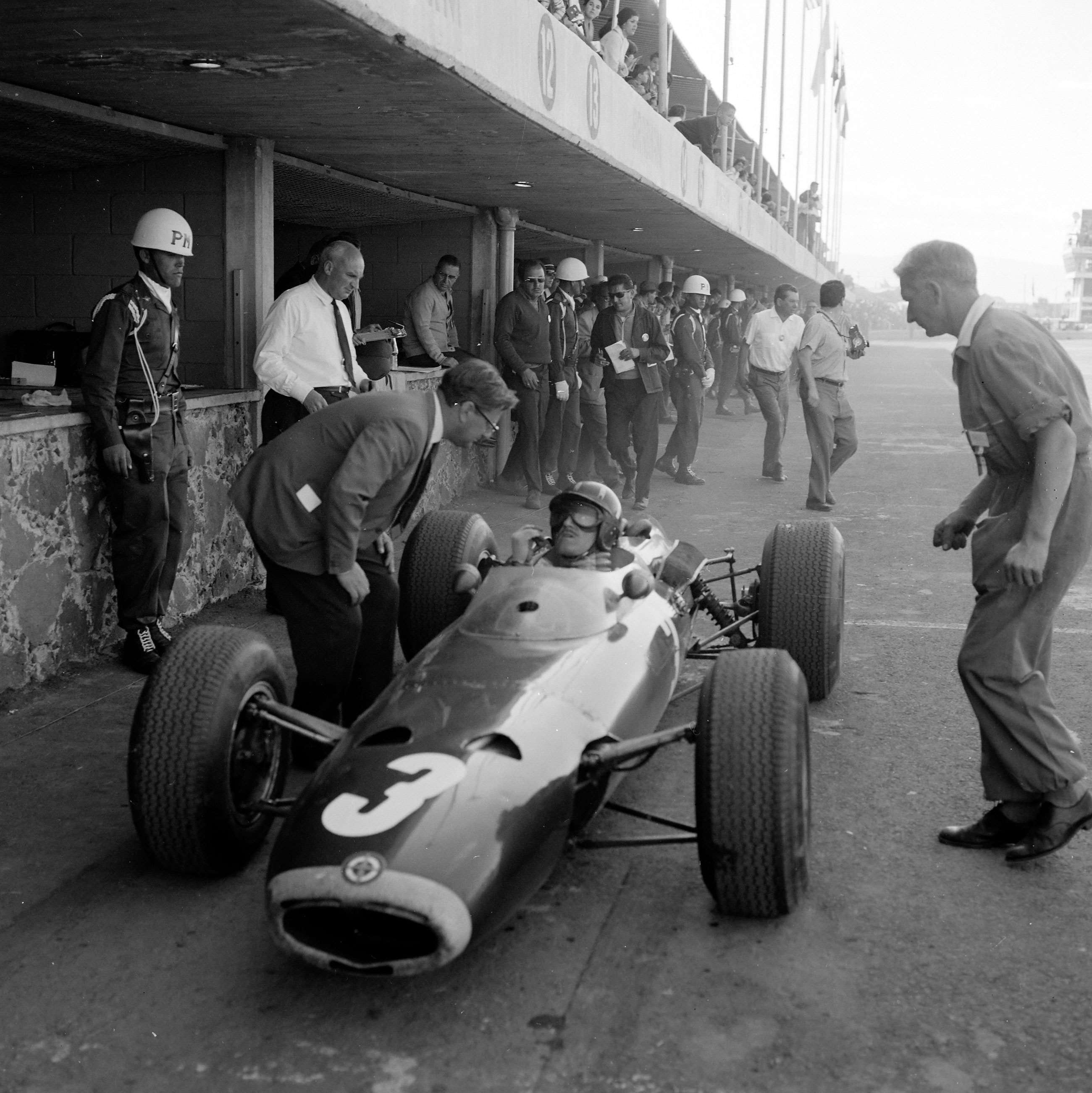 f1-1964-mexico-graham-hill-tony-rudd-brm-p261-mi-03122021.jpg