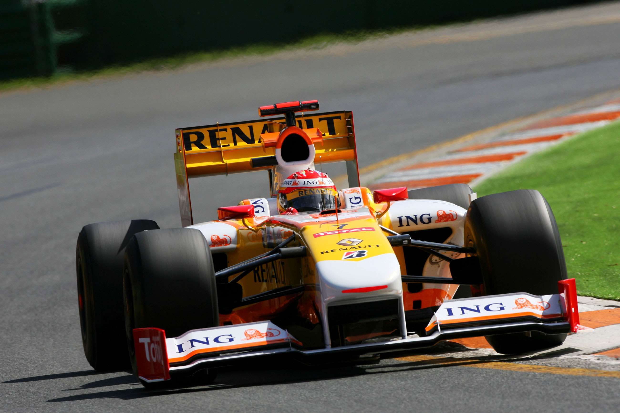 ugliest-f1-cars-ever-8-renault-r29-f1-2009-australia-fernando-alonso-james-moy-mi-01122021.jpg