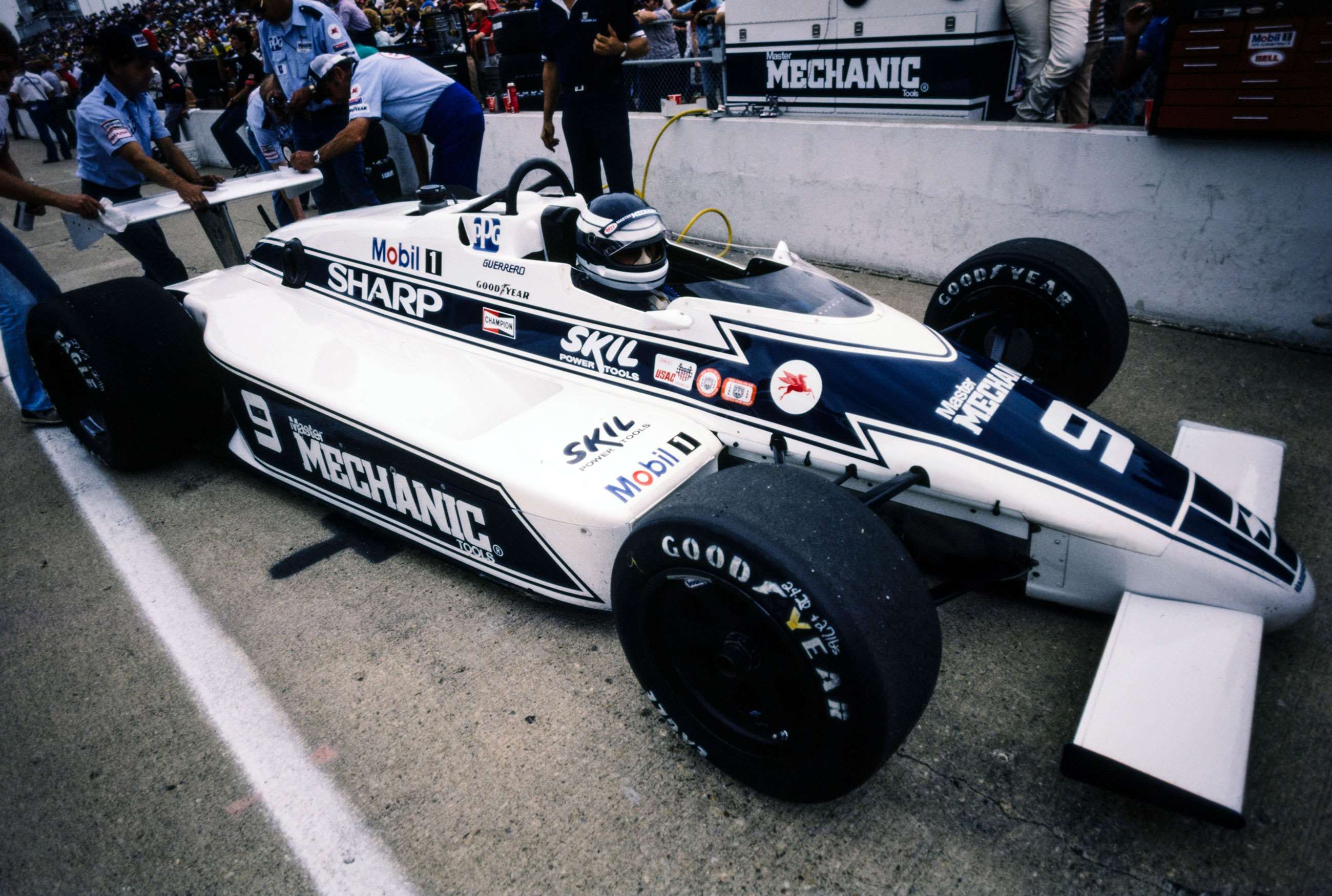 f1-drivers-indycar-drivers-roberto-guerrero-indy-500-1984-mi-goodwood-08022021.jpg